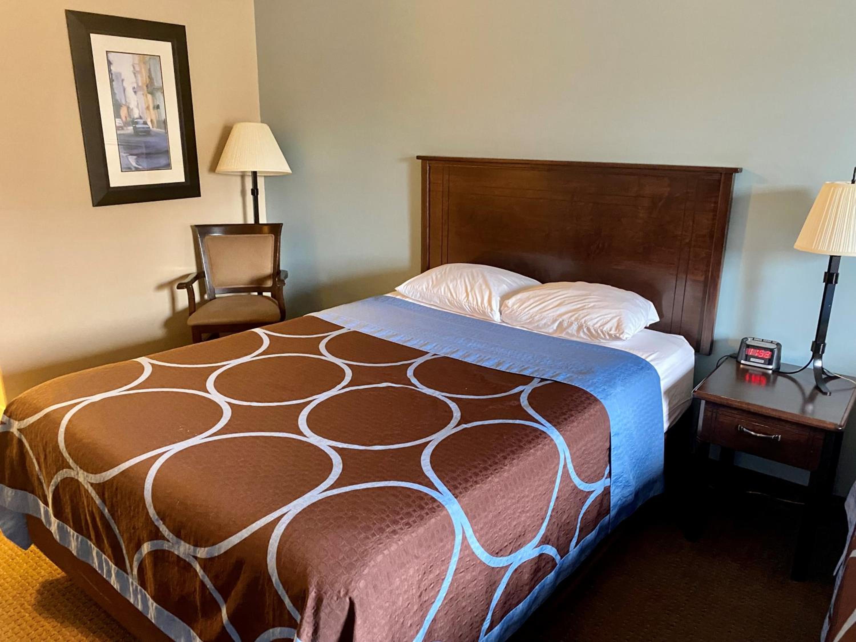 Standard King Room - Photo 7