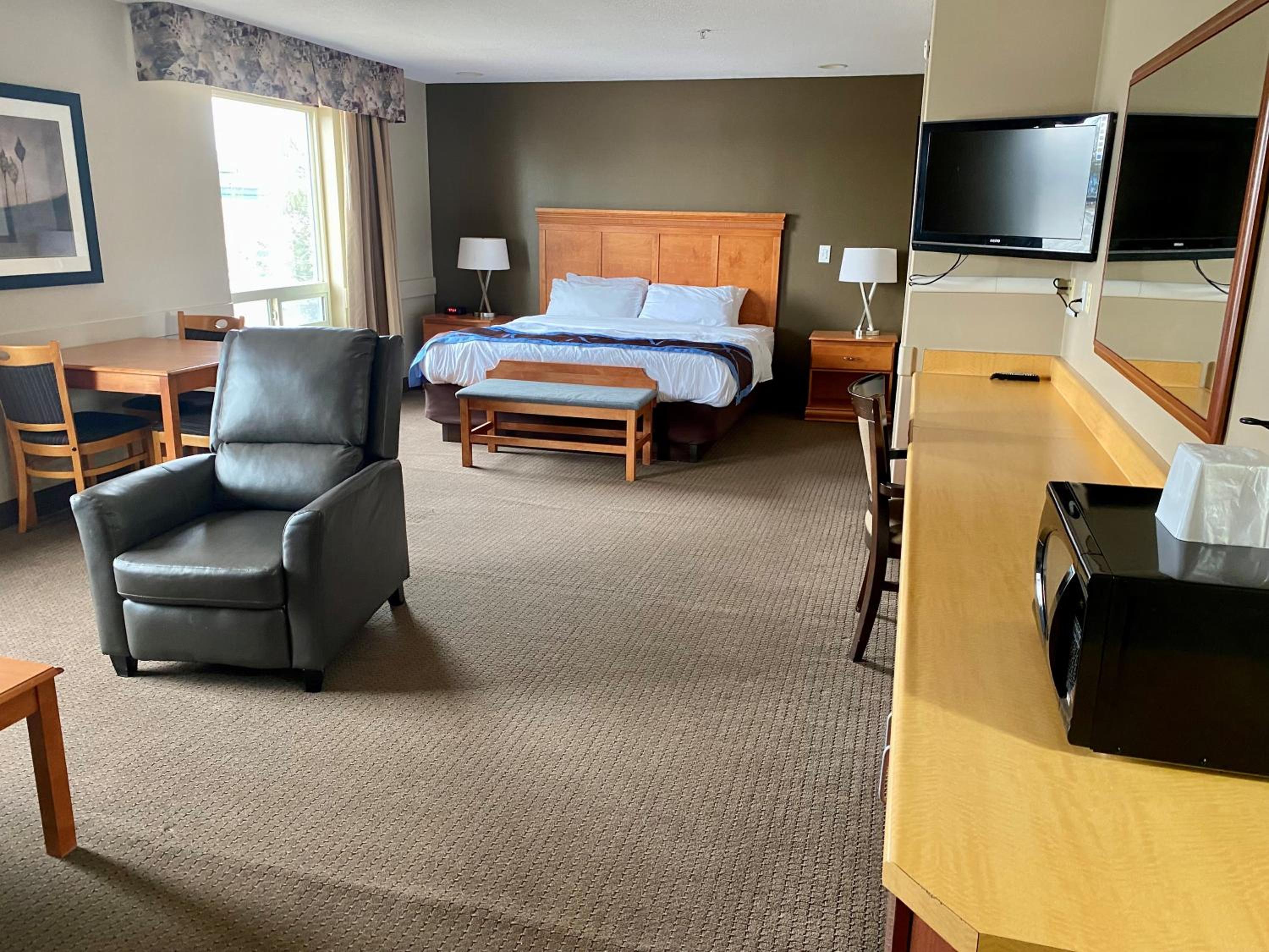 Executive King Suite - Photo 2