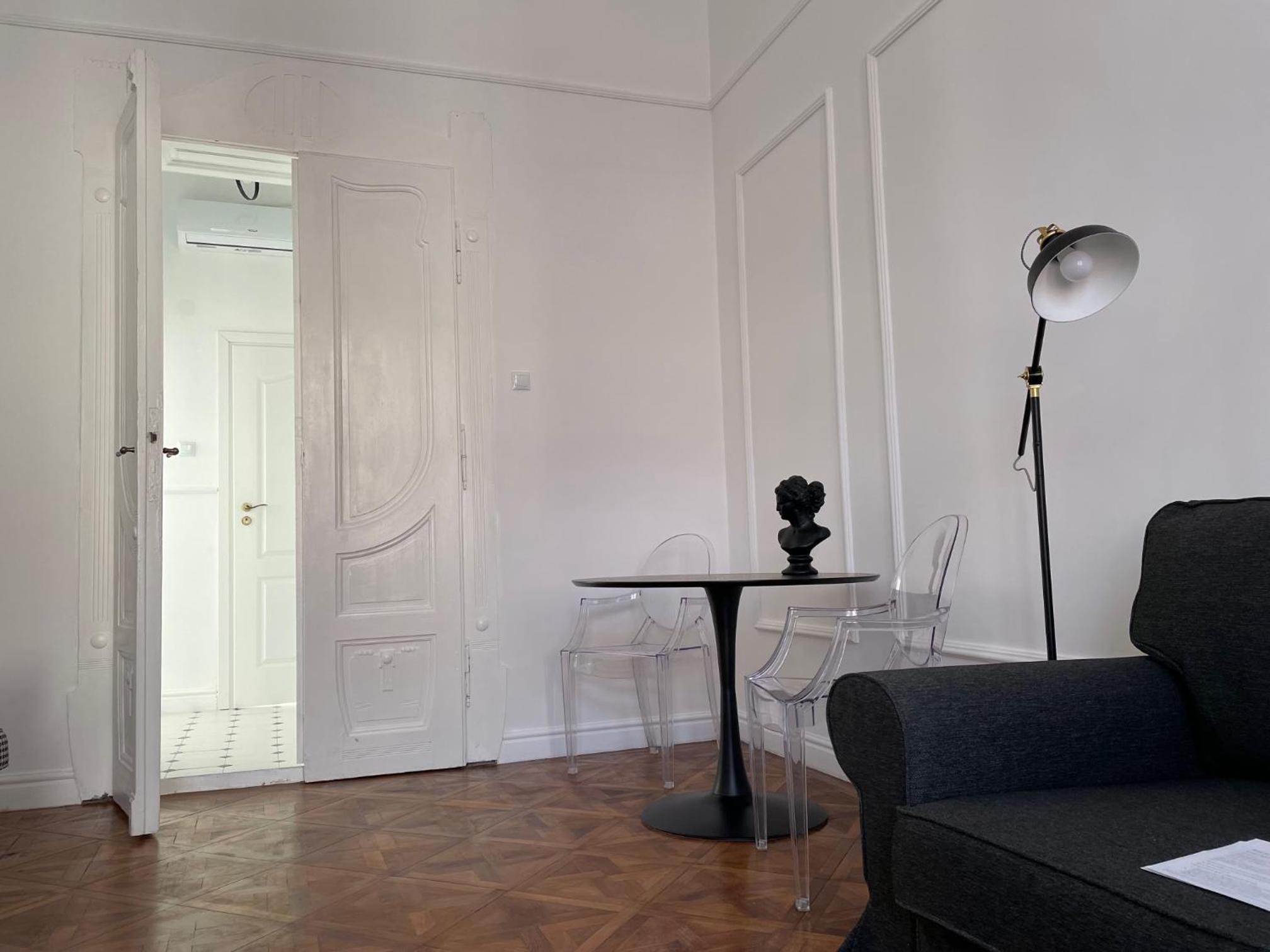 One-Bedroom Apartment photo 3