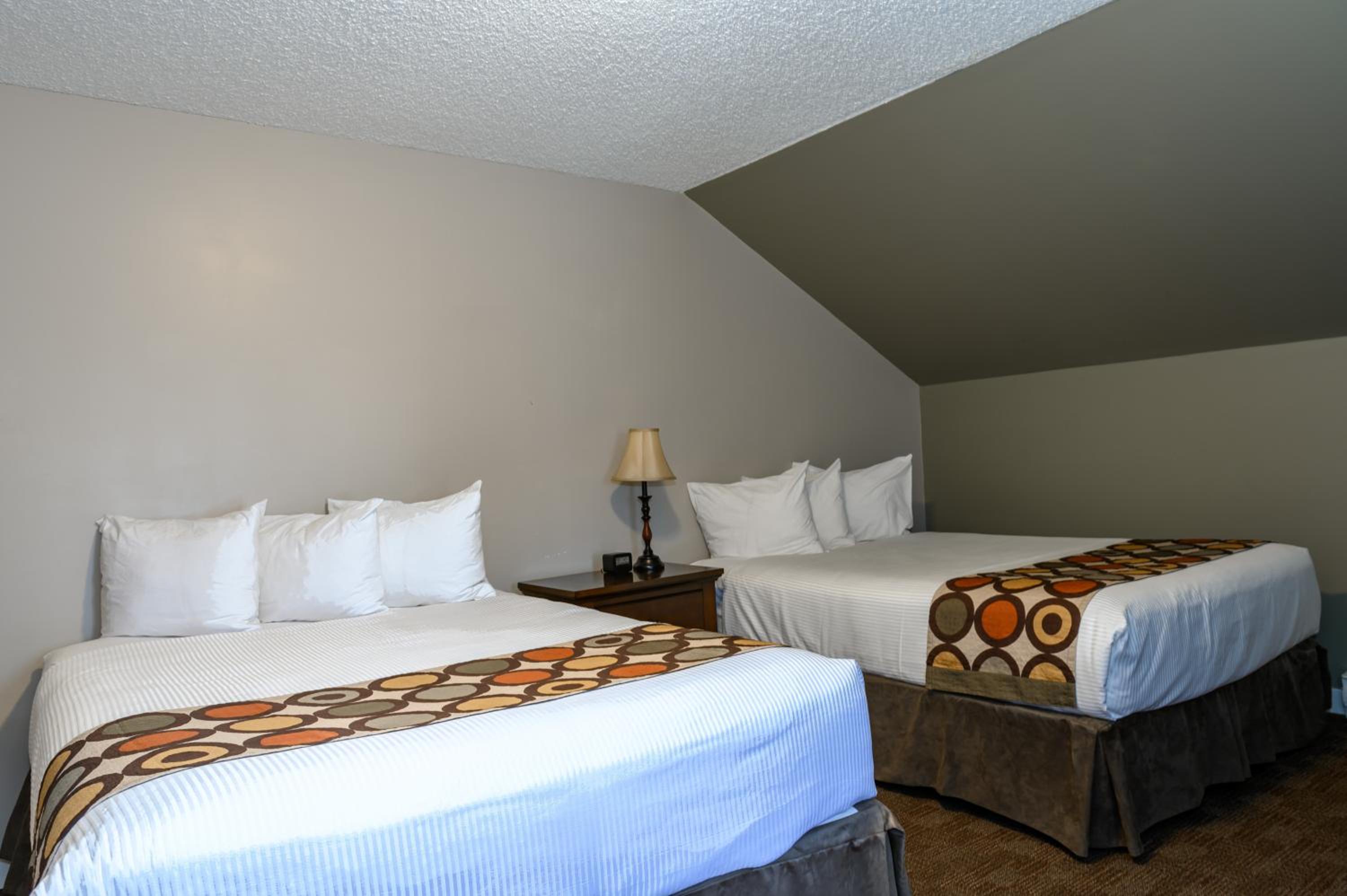 Two-Bedroom Suite - Photo 4
