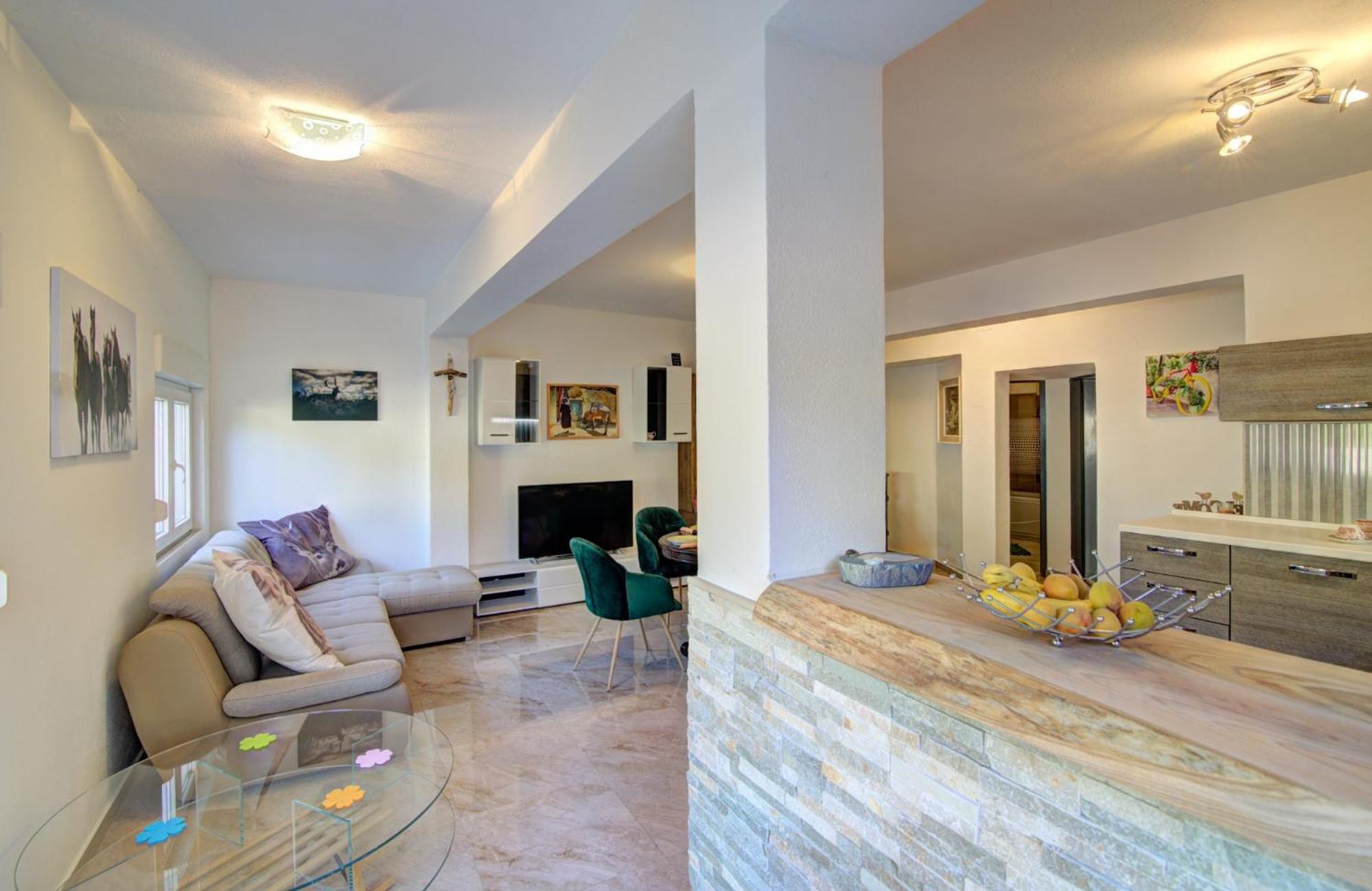 One-Bedroom Apartment - Photo 8