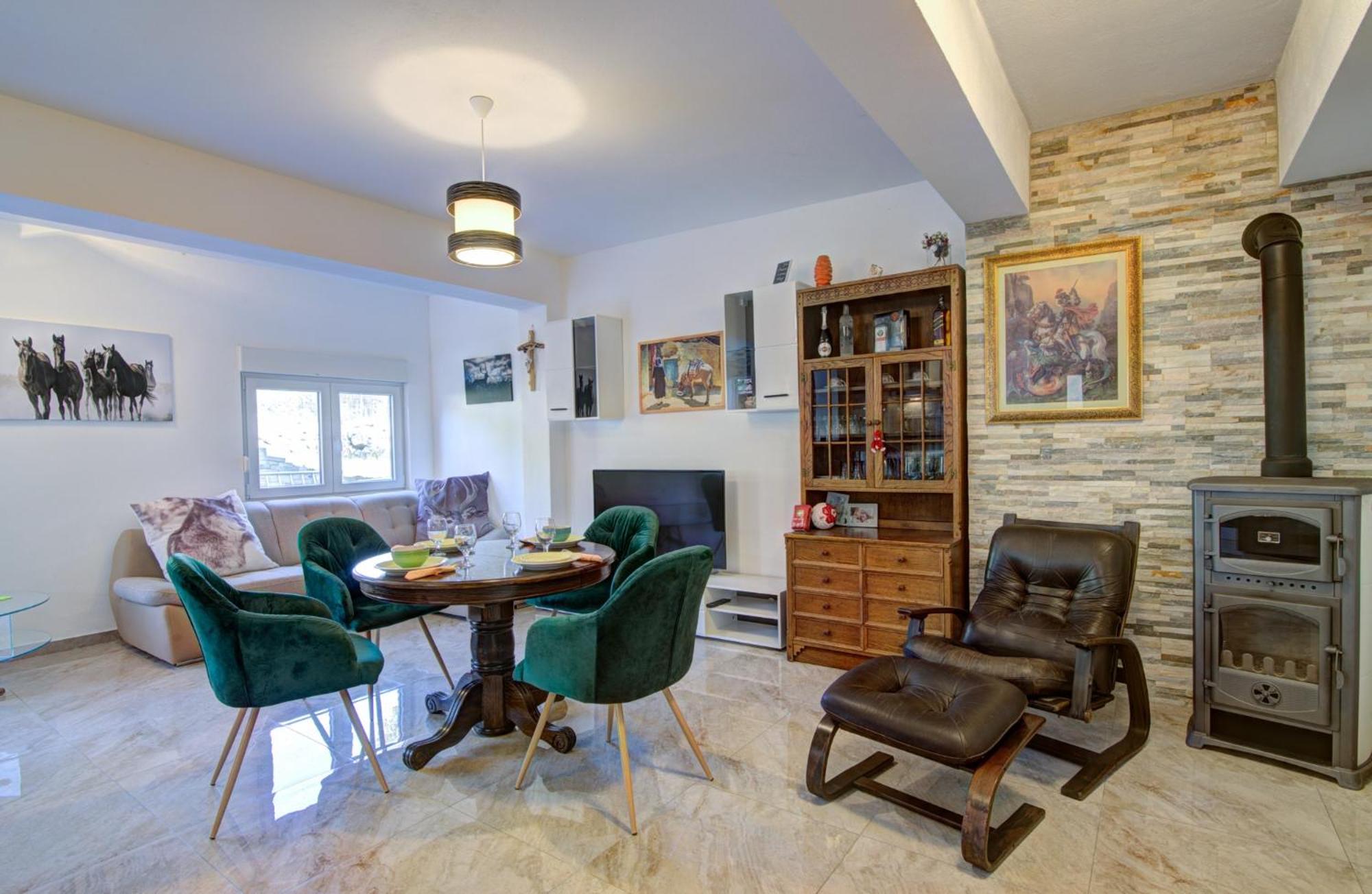 One-Bedroom Apartment - Photo 10