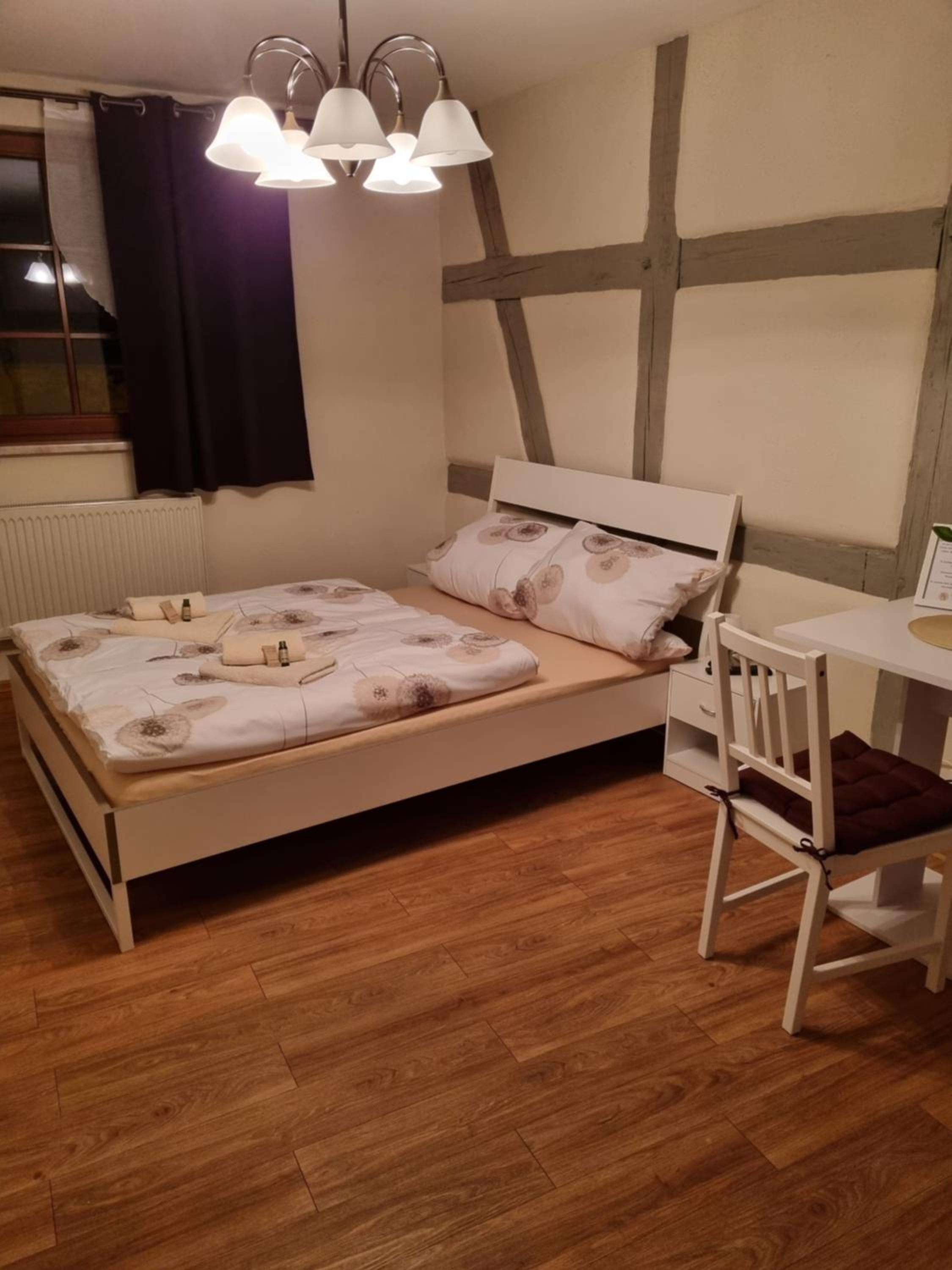 Double Room with Private Bathroom - Photo 2