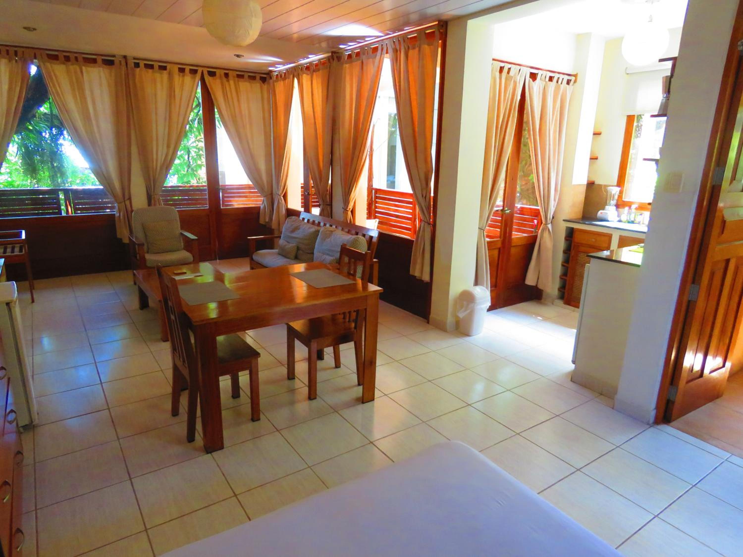 Apartment with Balcony - Garden View
