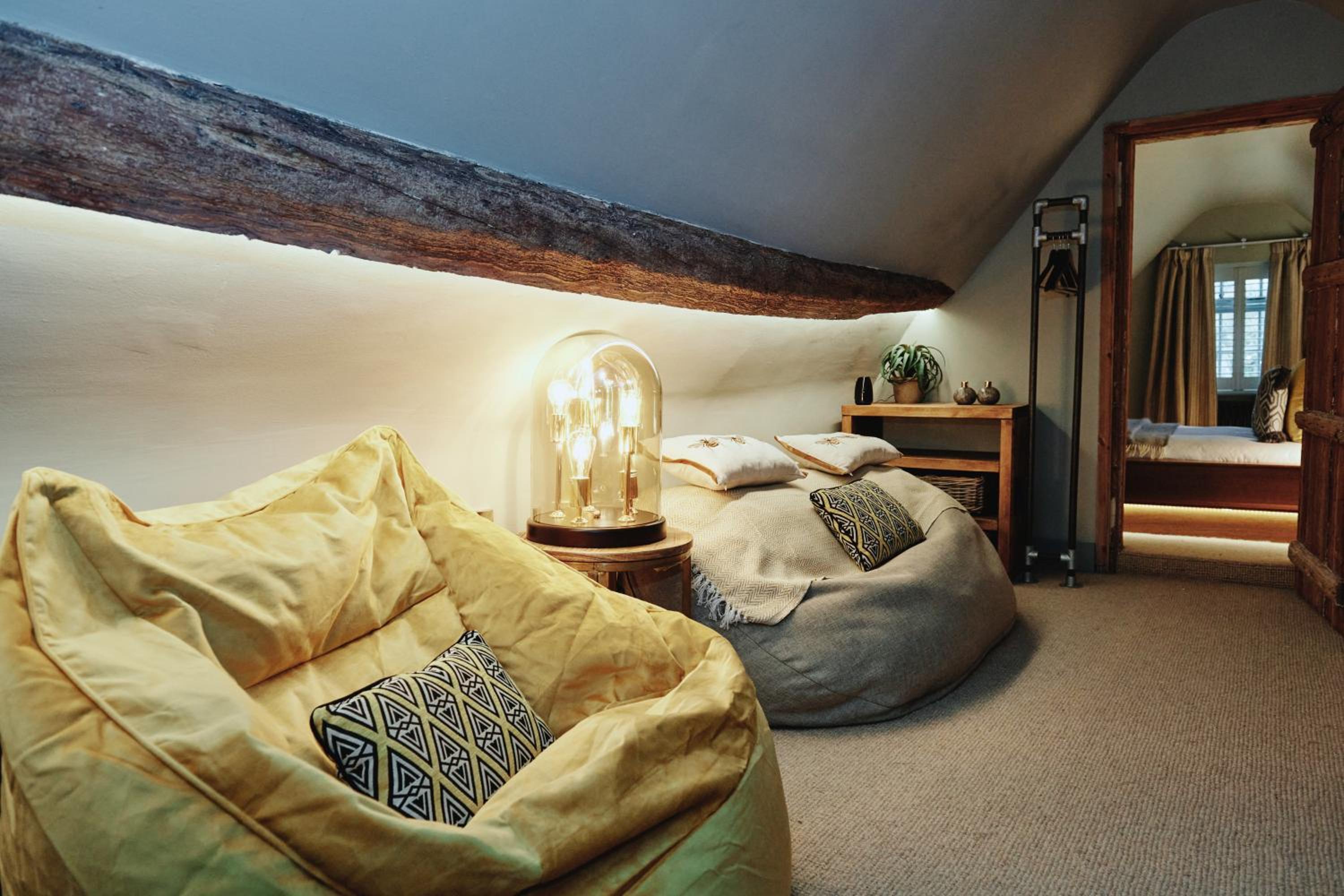 Loft - Photo 1