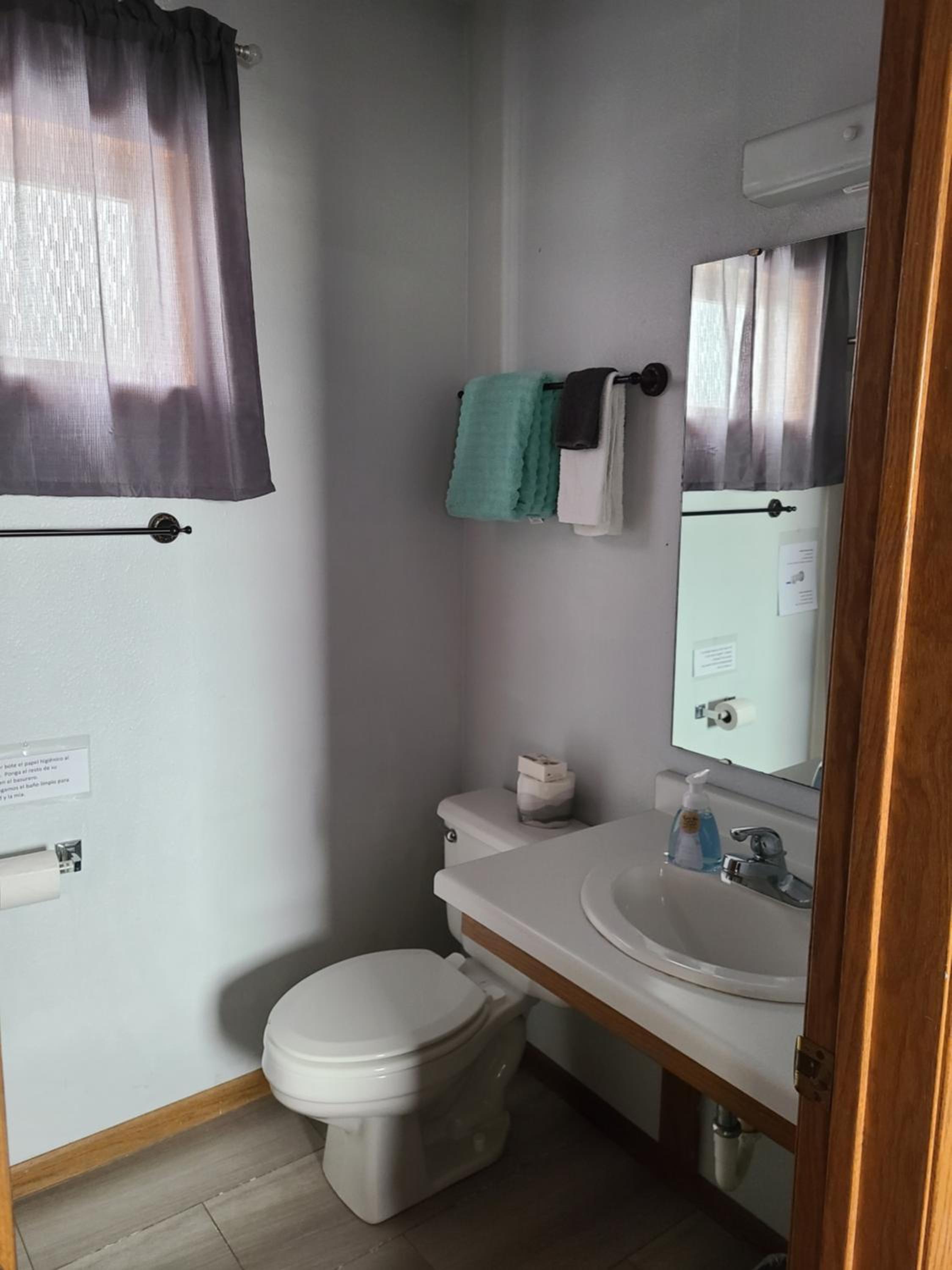 Single Room with Bathroom photo 1