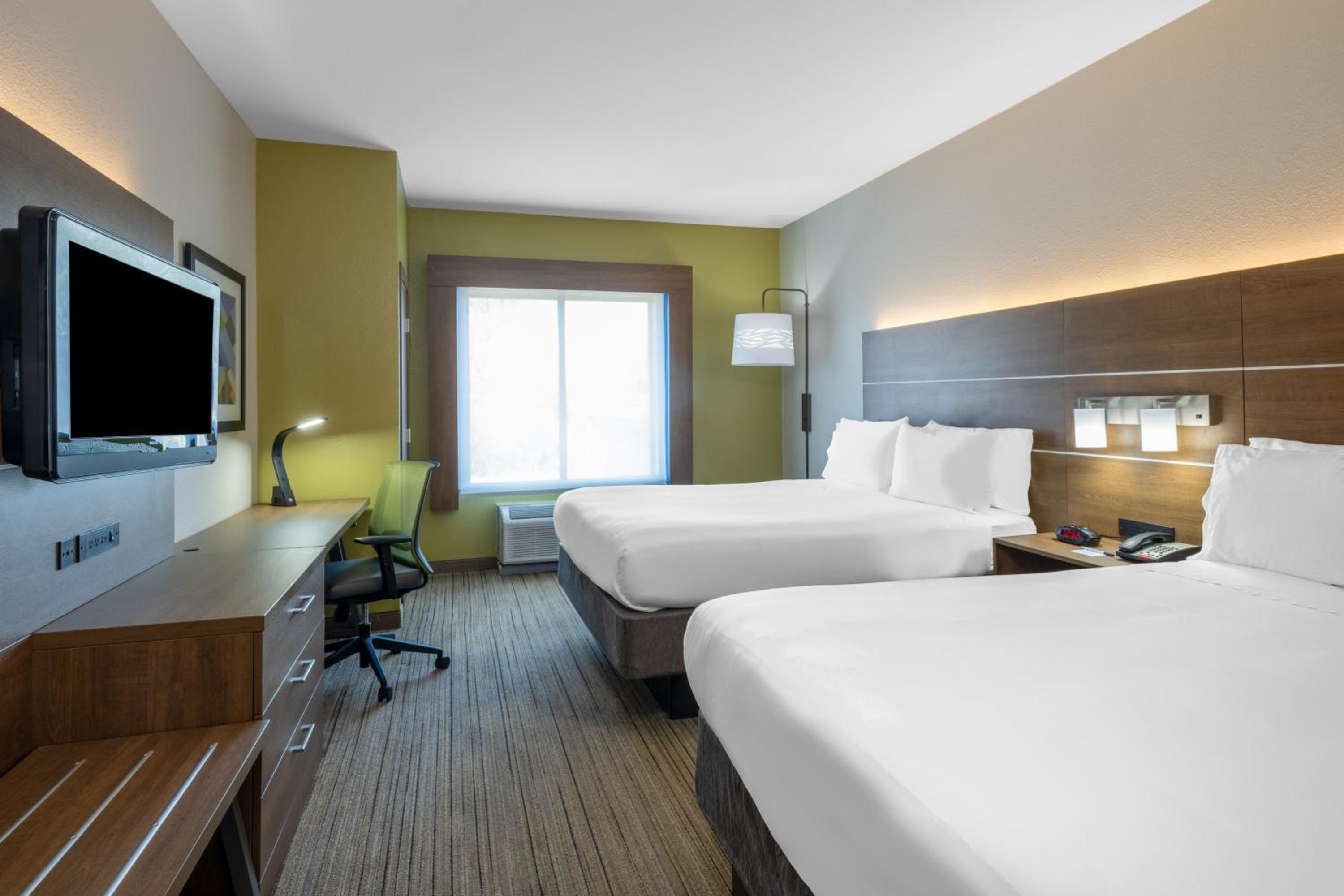 Standard Room with Two Queen Beds - Photo 1