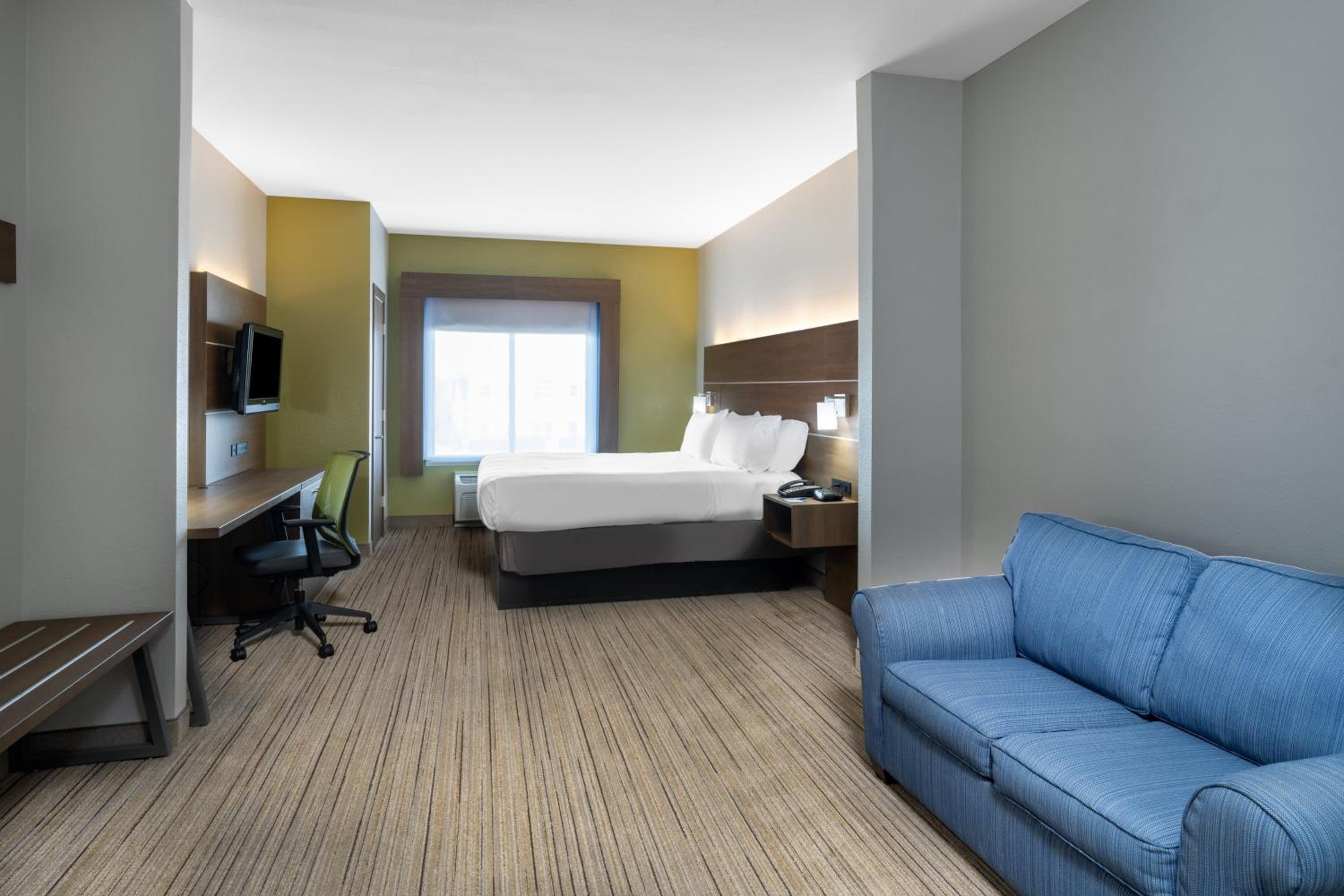 King Room with Sofa Bed - Photo 1