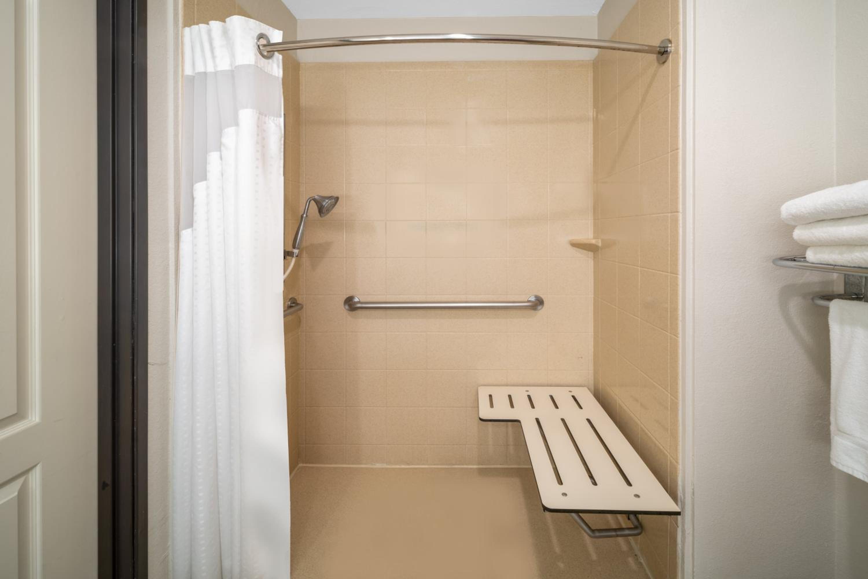 Standard King Room with Mobility Accessible Roll-In Shower - Photo 2