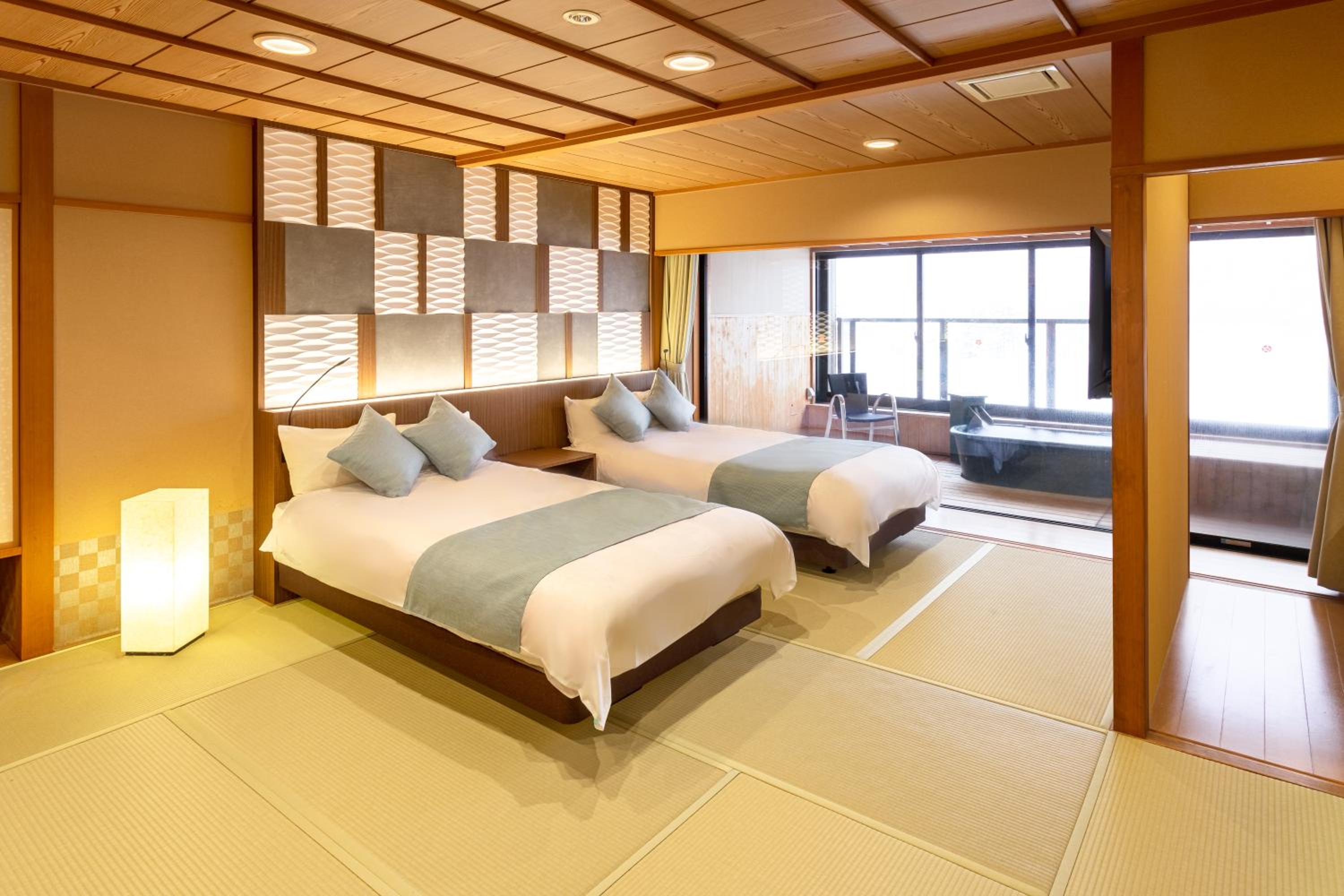Japanese Western Style Room with Open-Air Bath photo 1