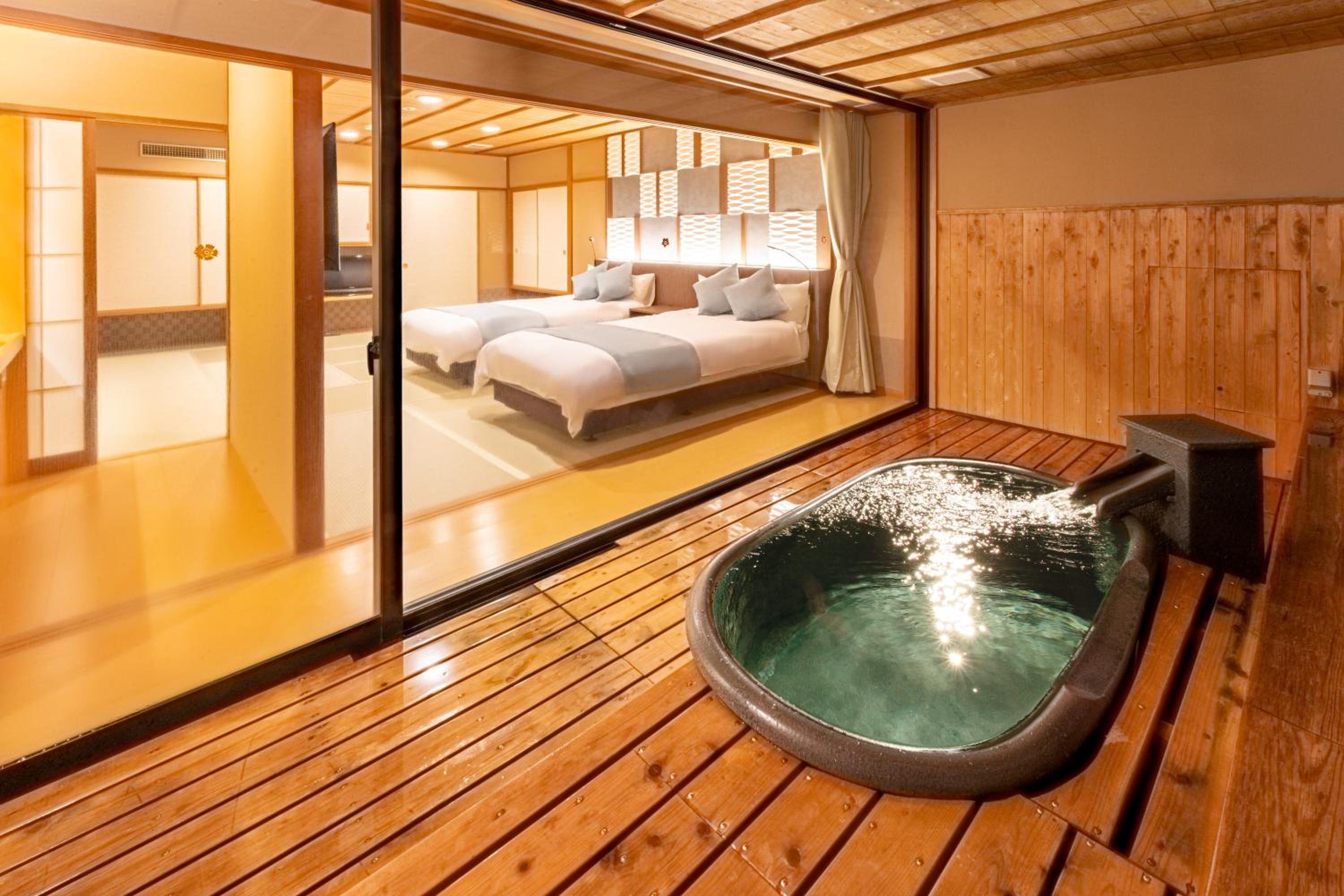 Japanese Western Style Room with Open-Air Bath photo 2