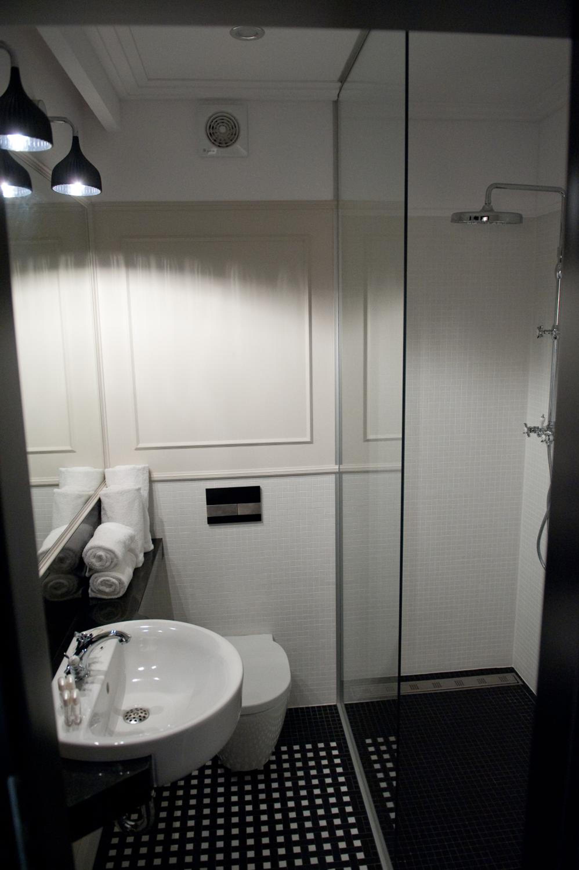 Double or Twin Room - Photo 7