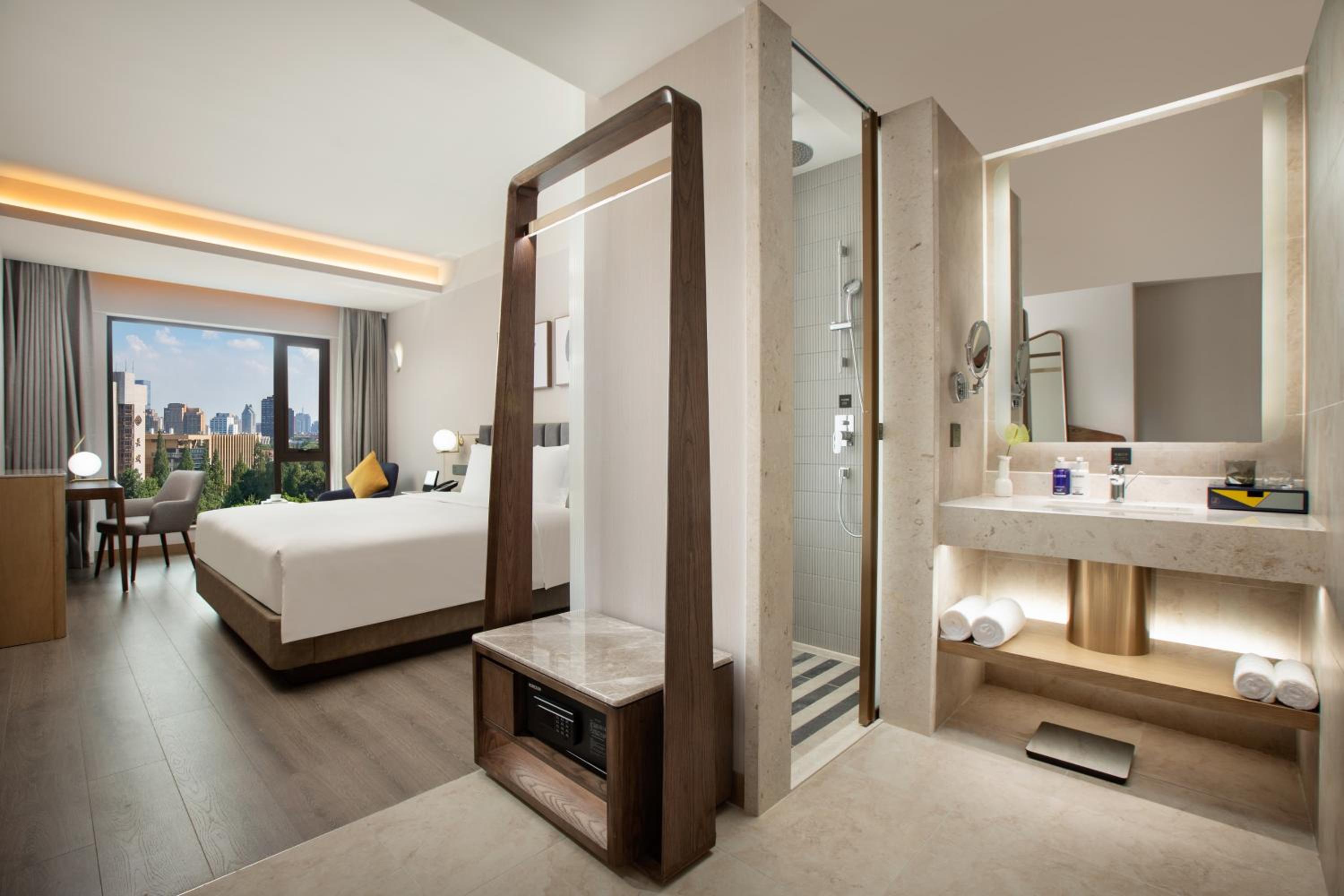 Premium King Room - Photo 7