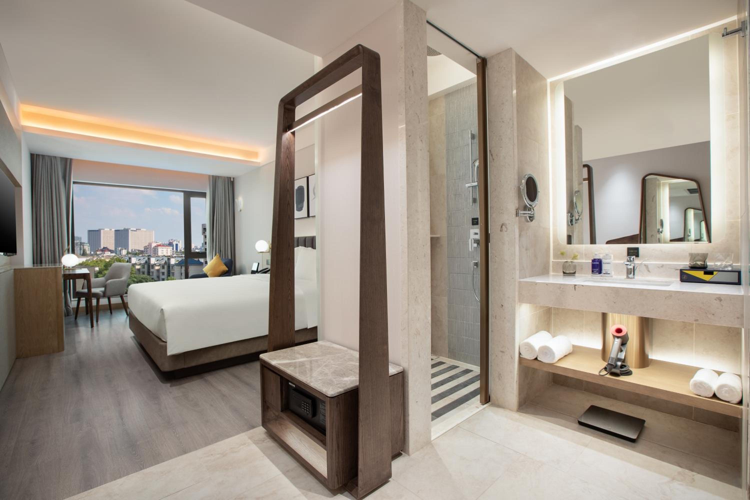 Premium King Room with City View - Photo 1