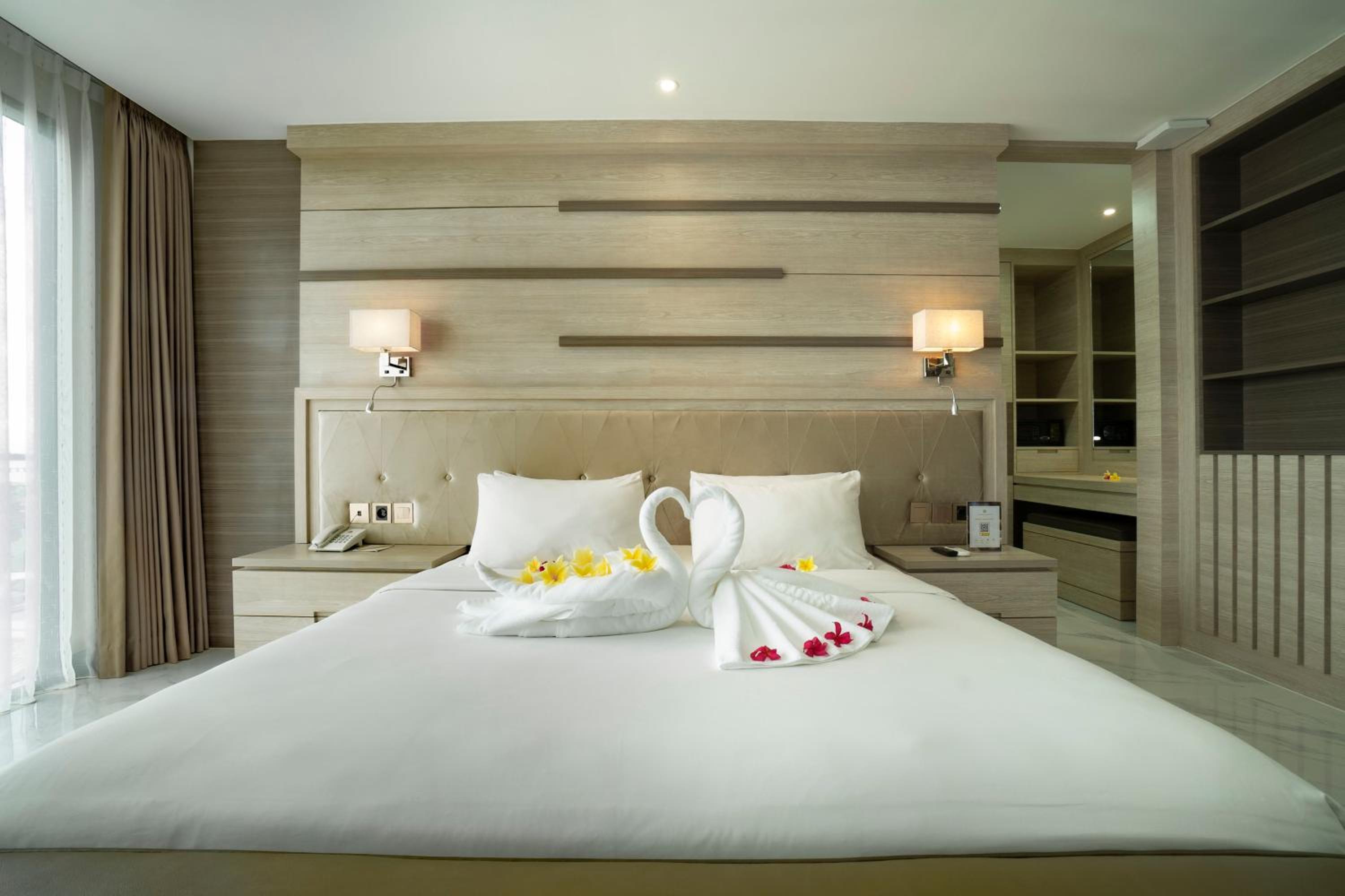 Sunrise Bay View Suite - Photo 9