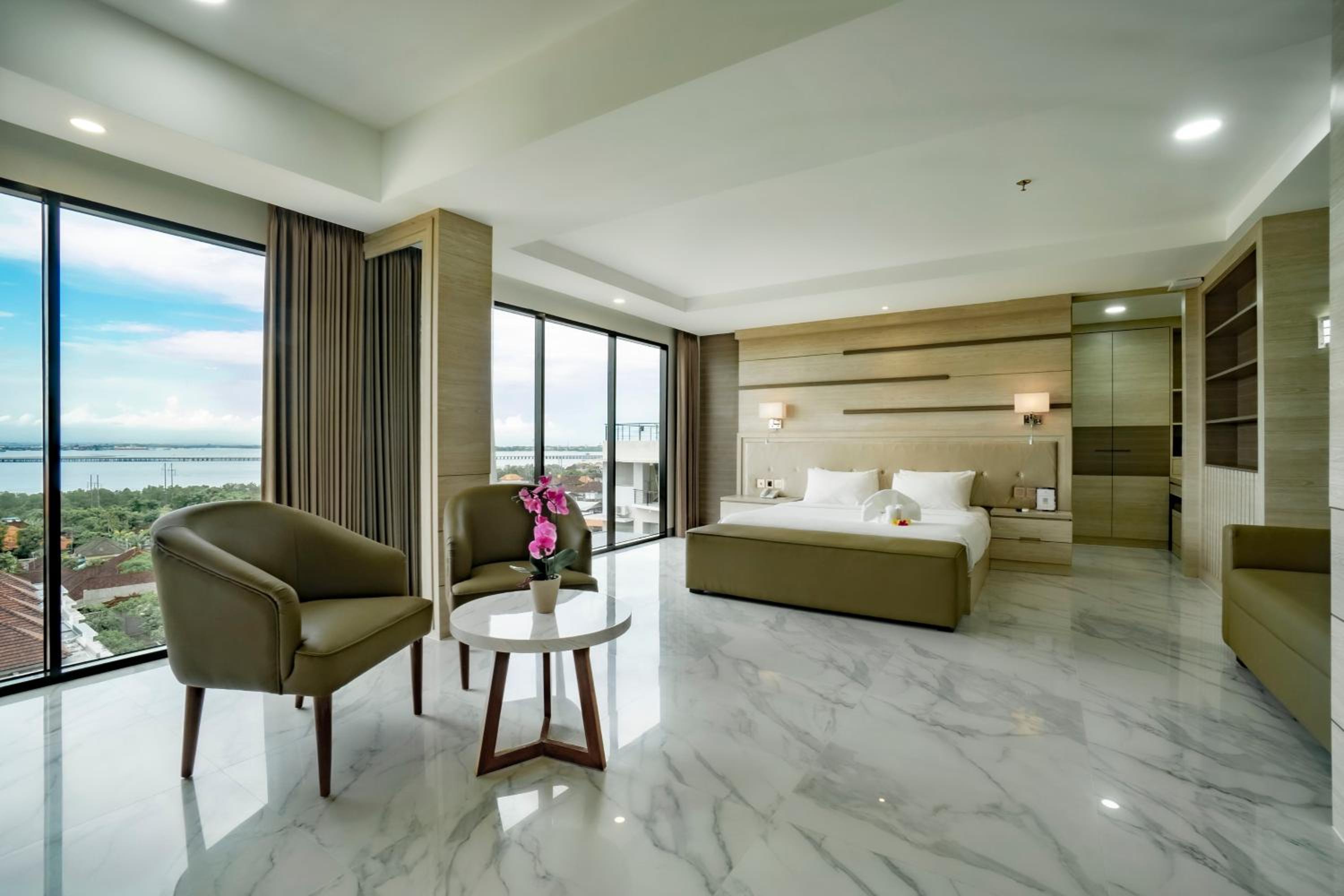 Sunrise Bay View Suite - Photo 3