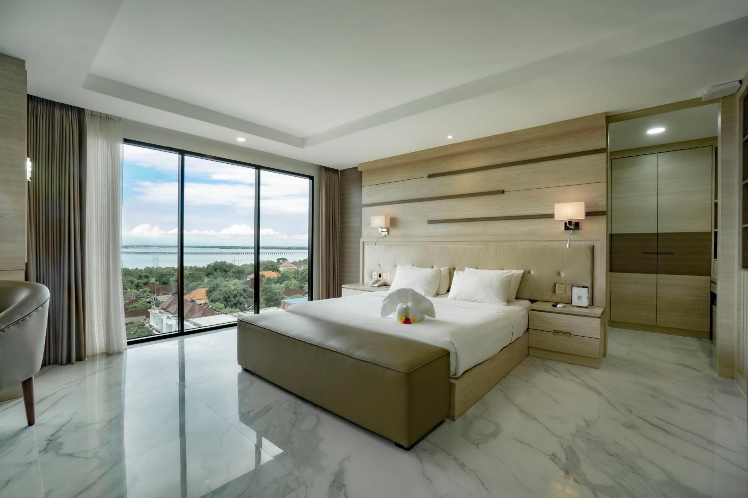 Sunrise Bay View Suite - Photo 2