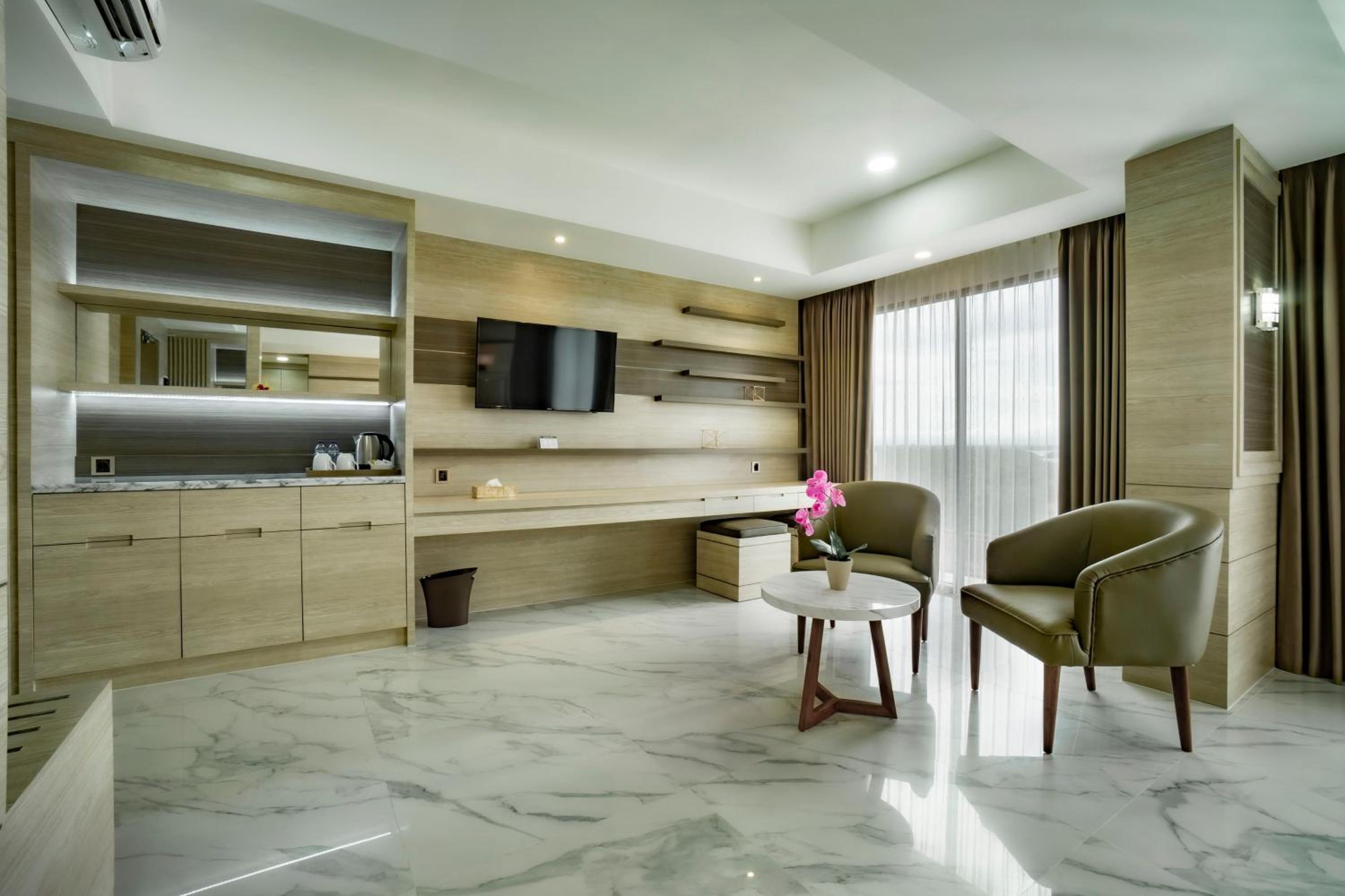 Sunrise Bay View Suite - Photo 11