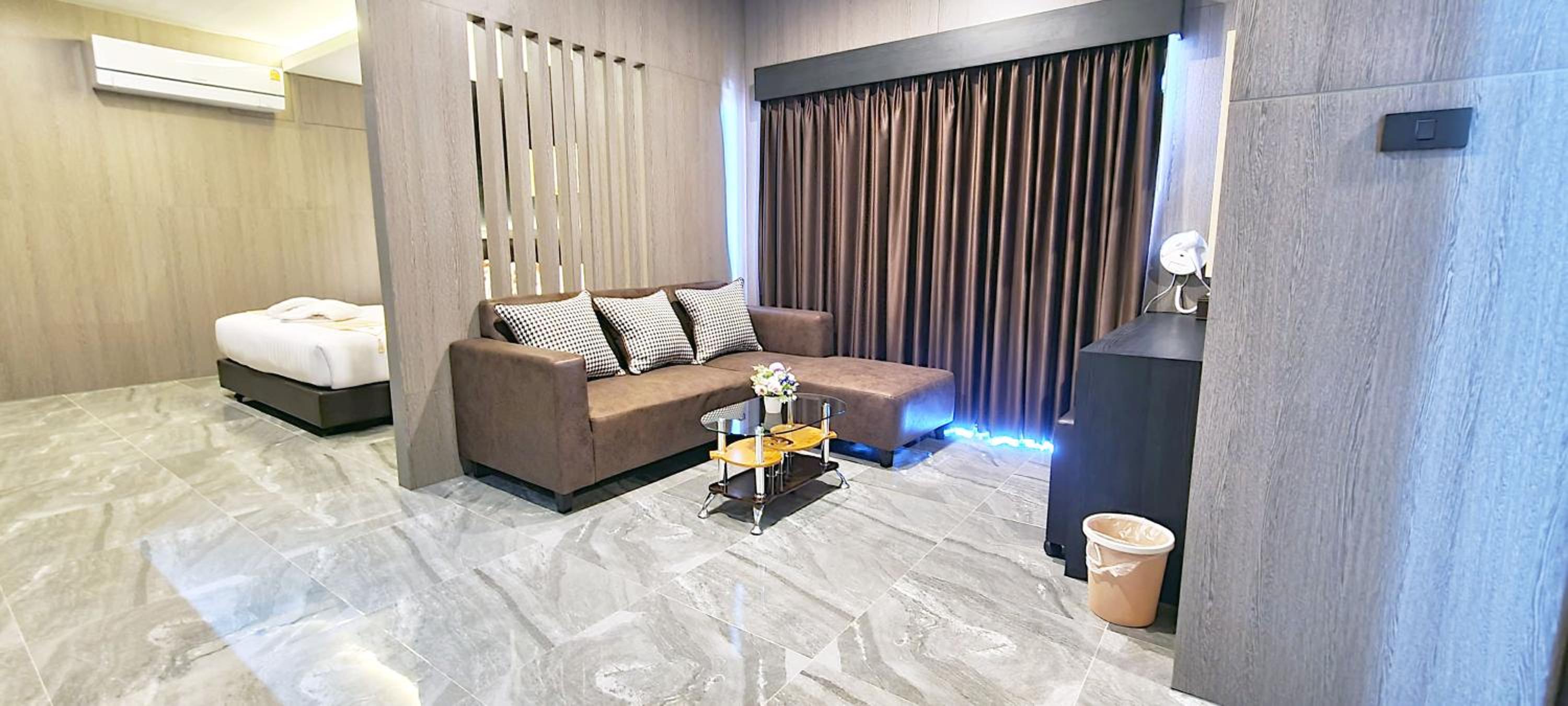 King Suite - Photo 6