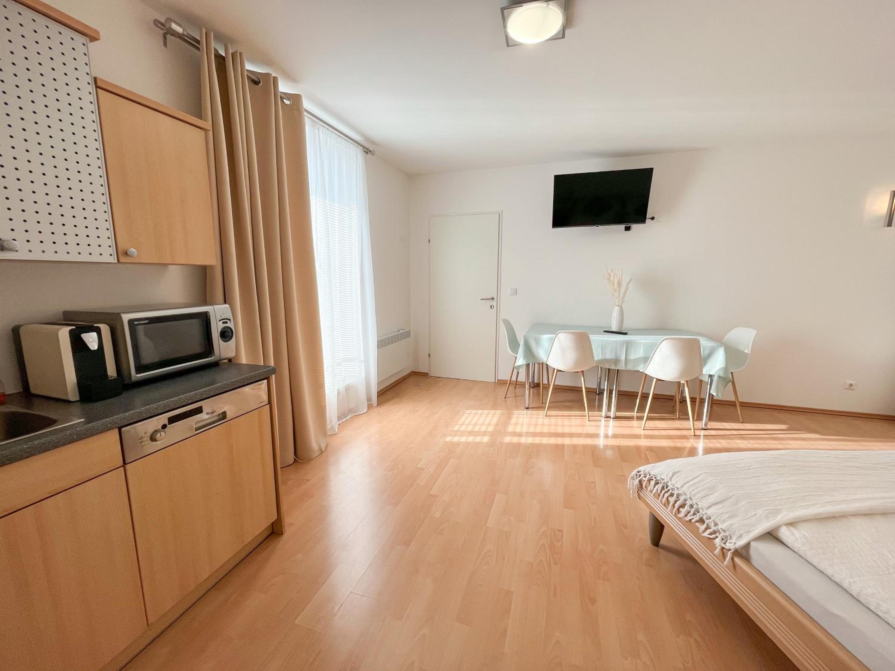 Apartment photo 2