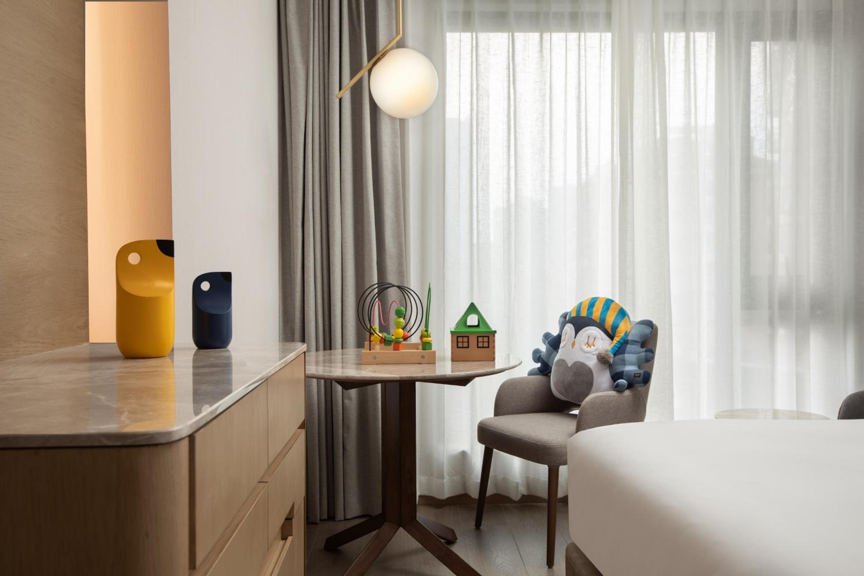 Premium Room with One Queen and One Single Bed - Kids Theme - Photo 3