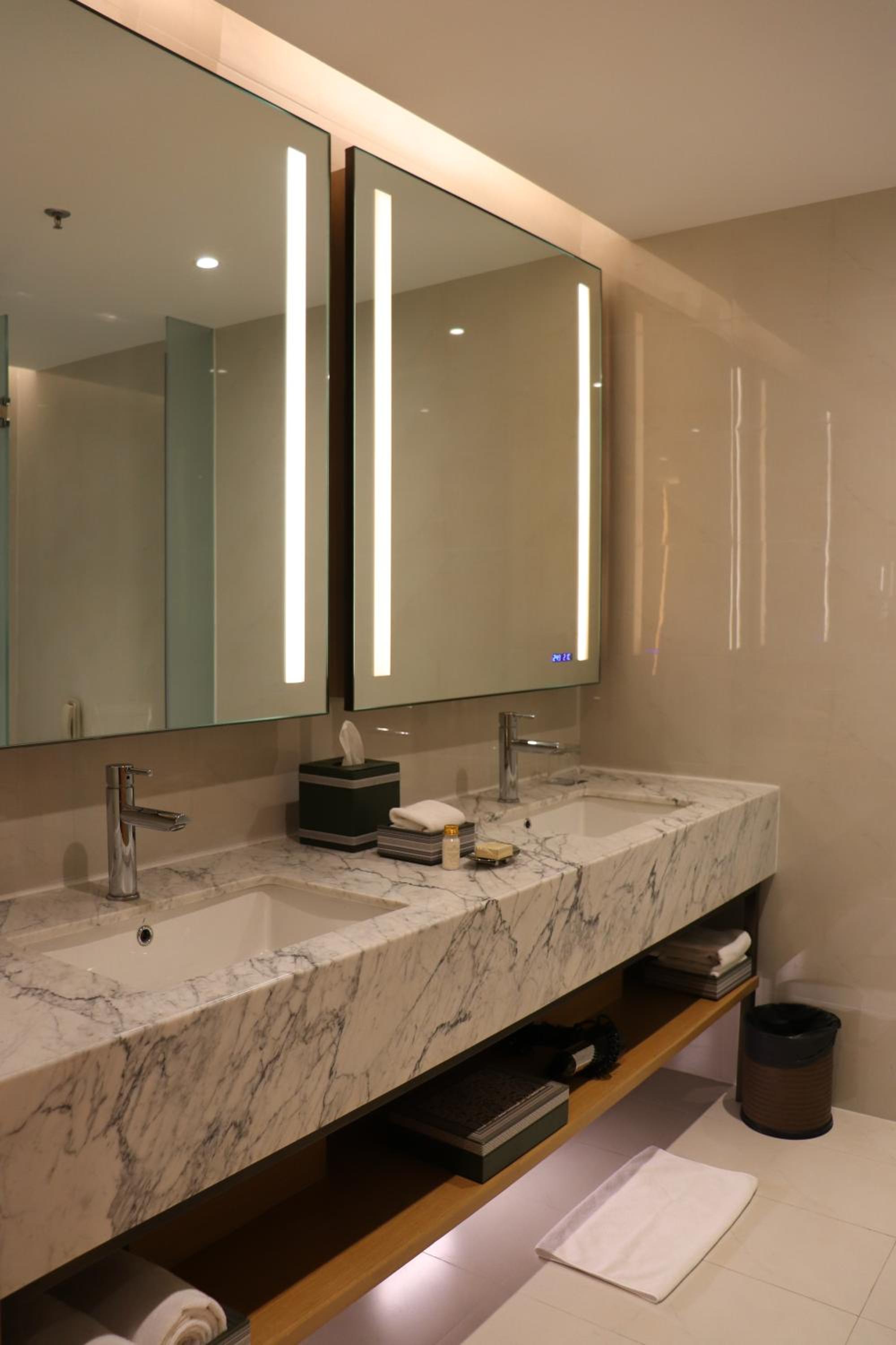 King Room with Balcony - Club Access