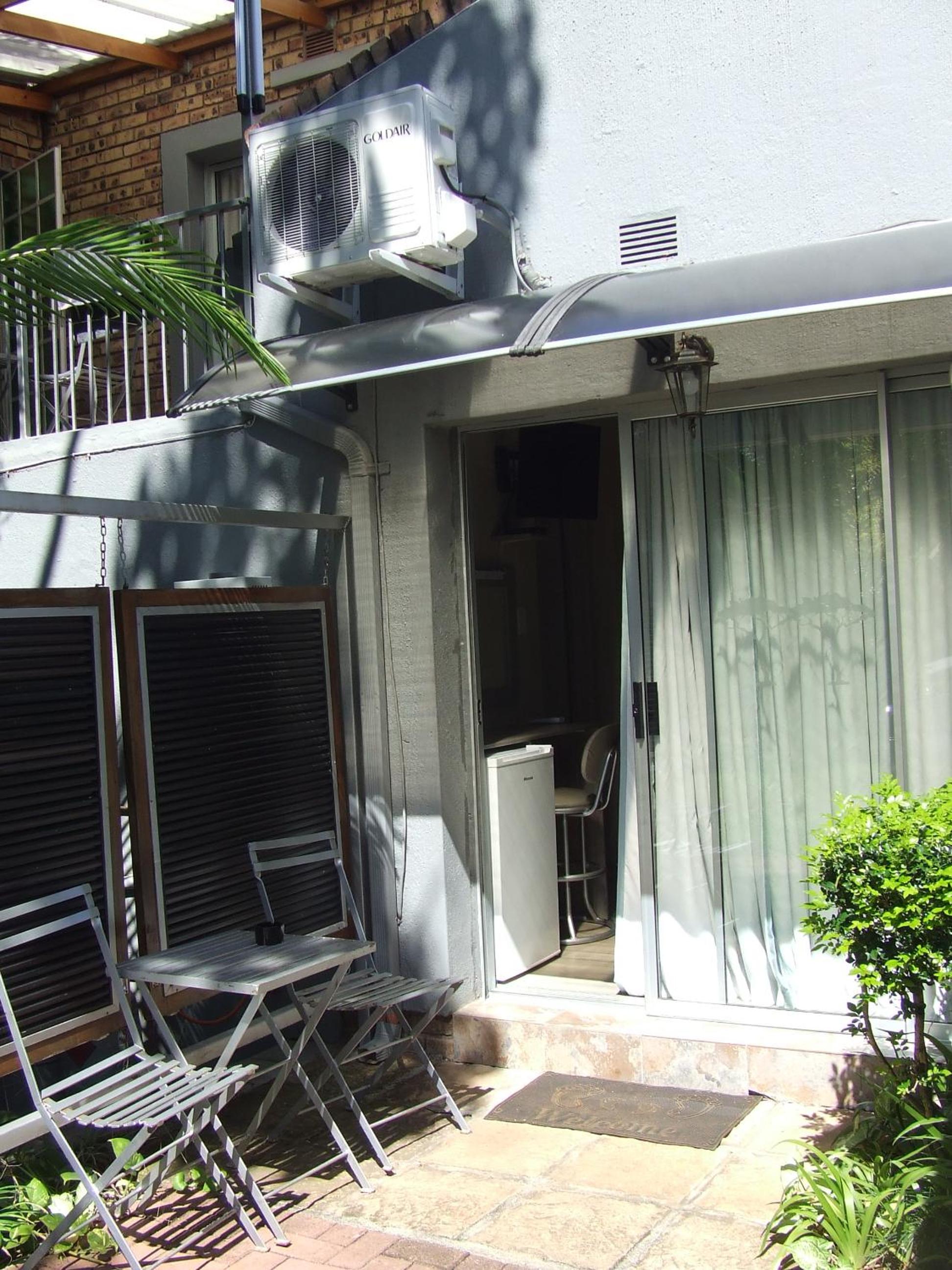 Deluxe King Suite - Photo 5