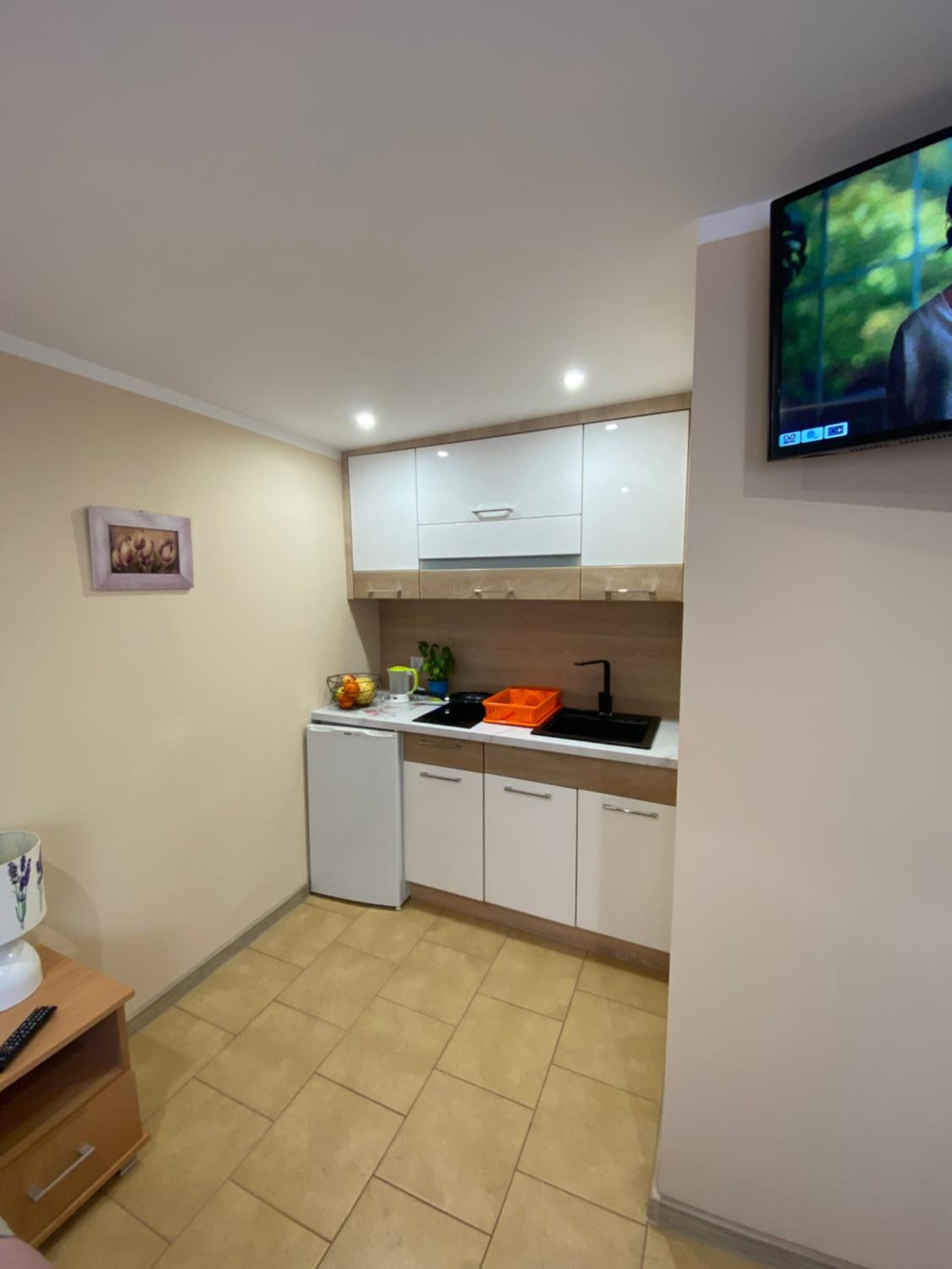 One-Bedroom House - Photo 4