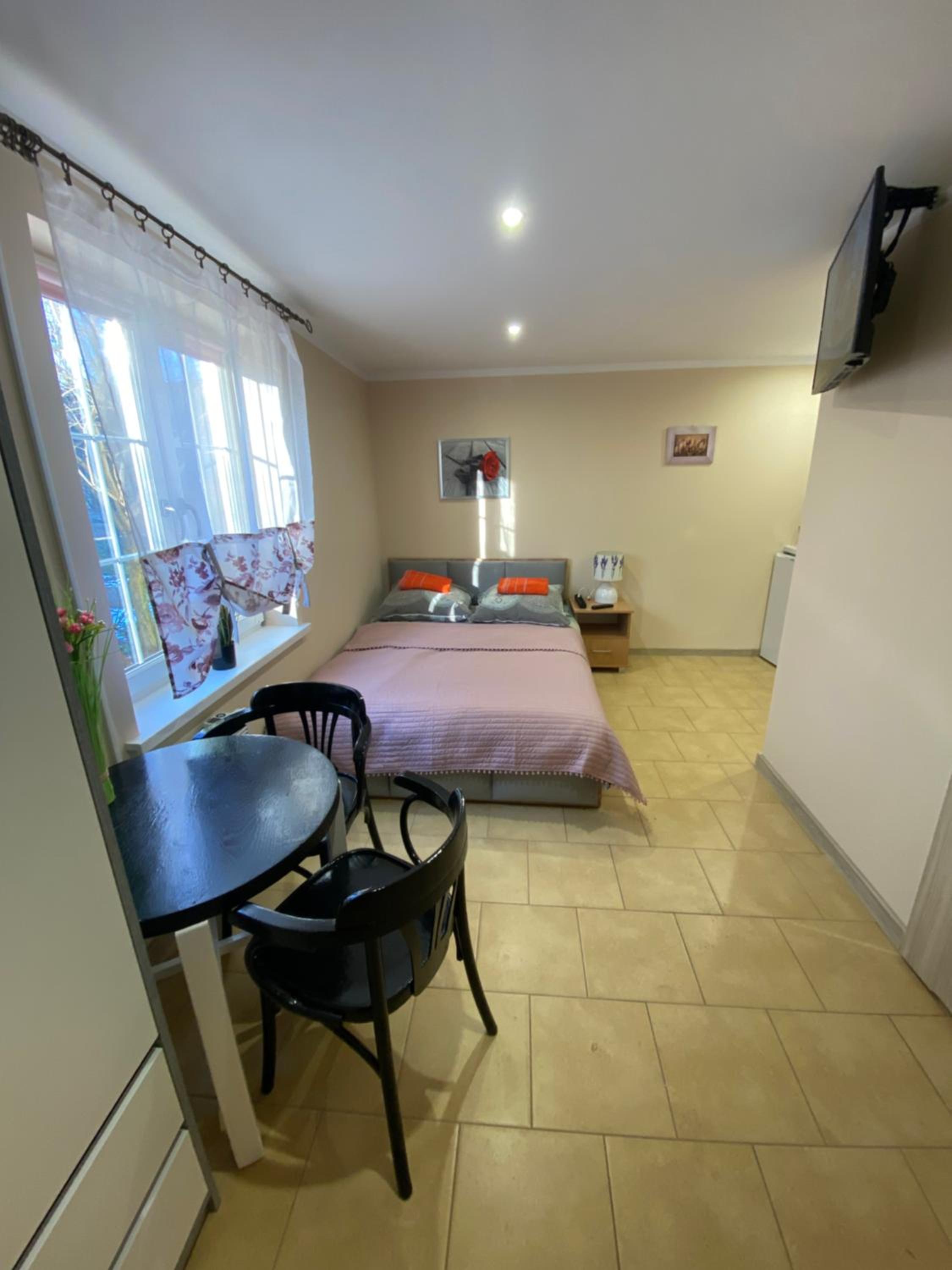 One-Bedroom House - Photo 5