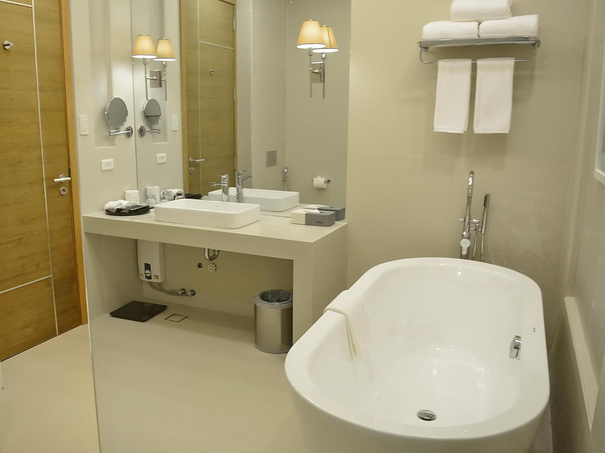Junior Suite One Bedroom - Photo 2
