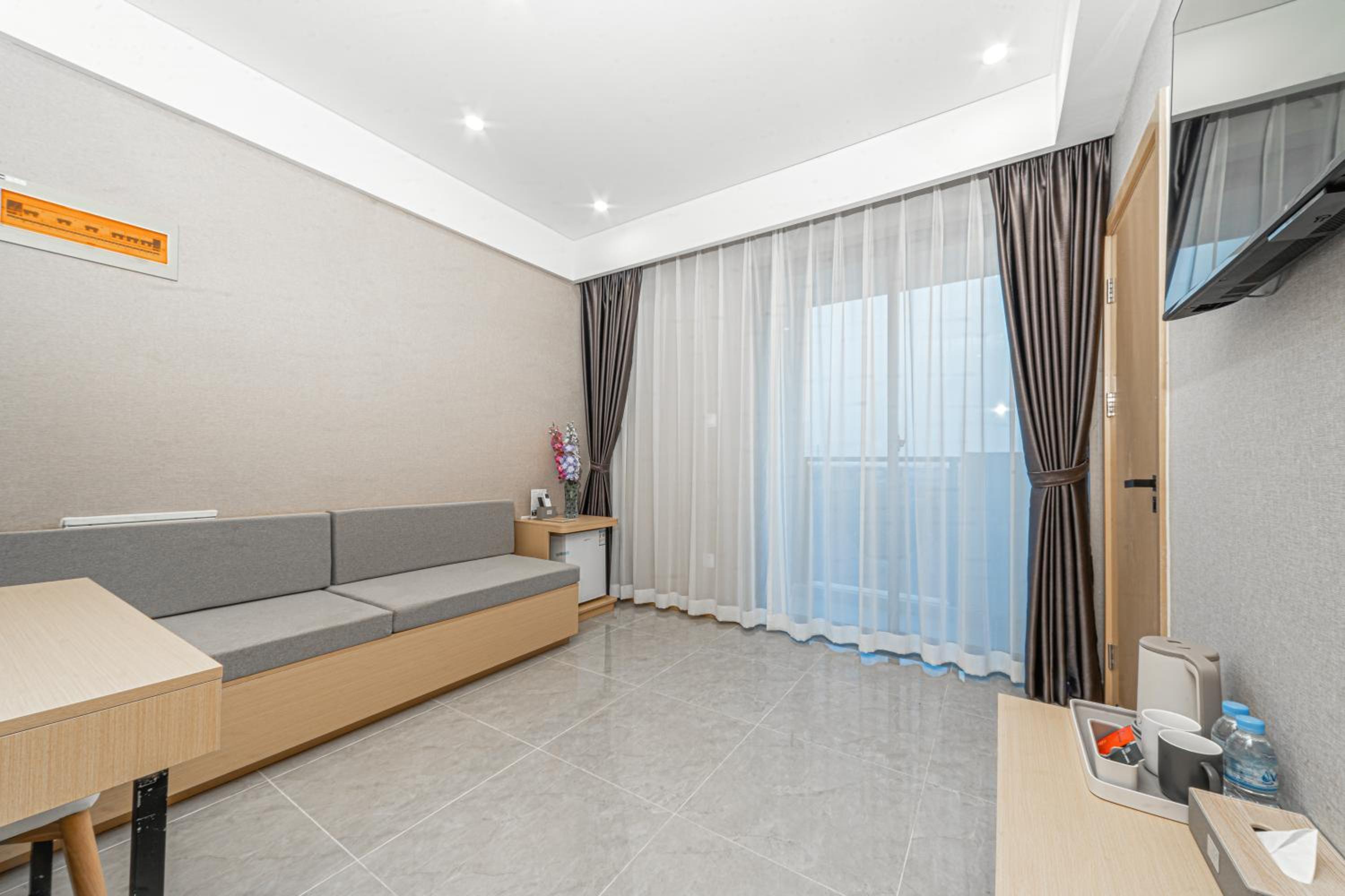 Family Suite with Balcony - Photo 8
