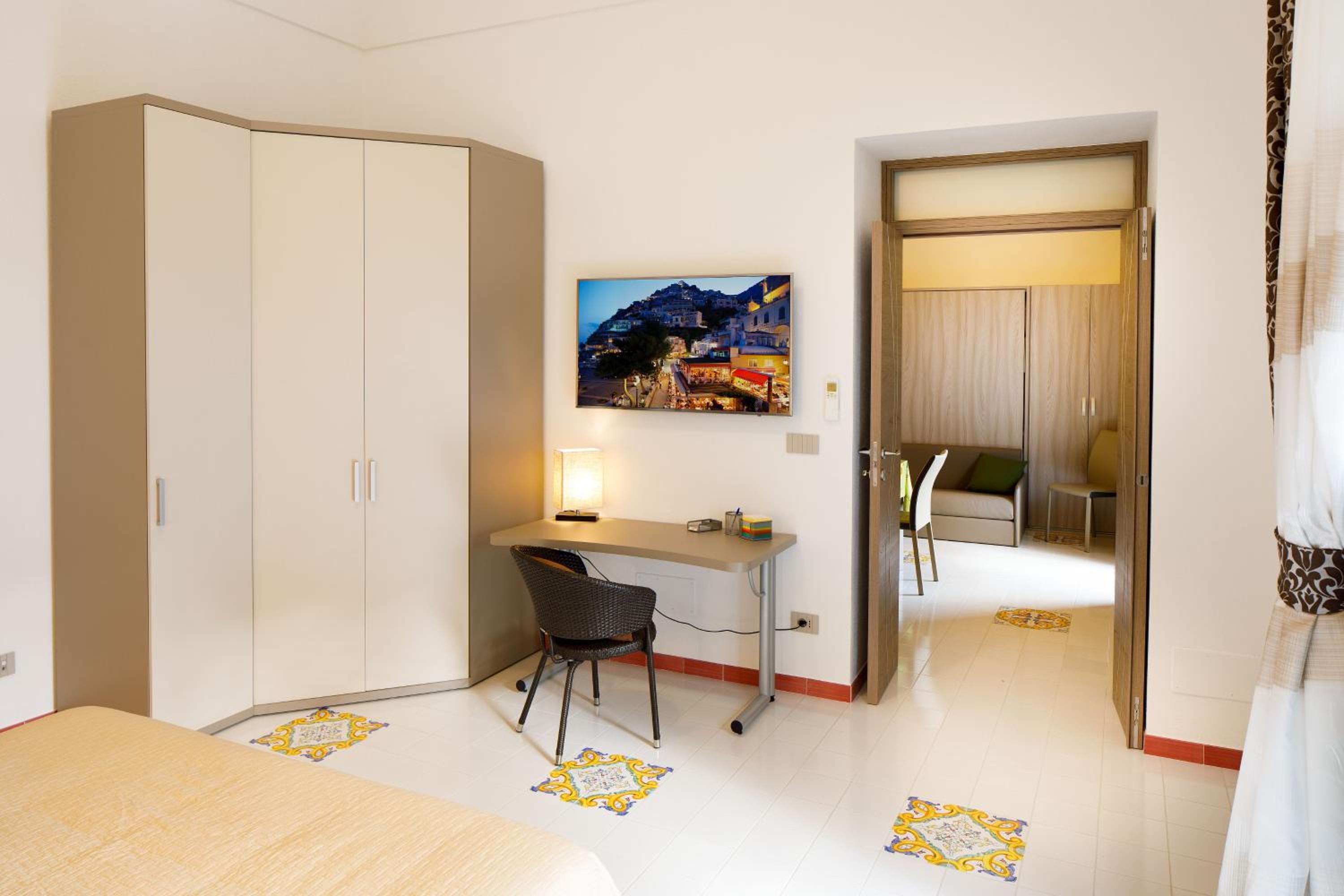 Double Room with Sea View - Photo 16