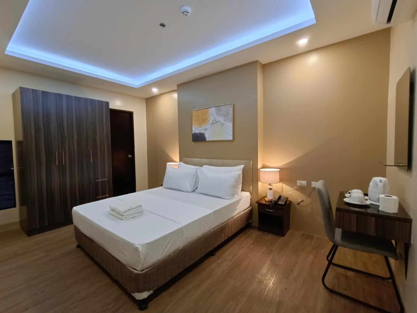 Deluxe Queen Room