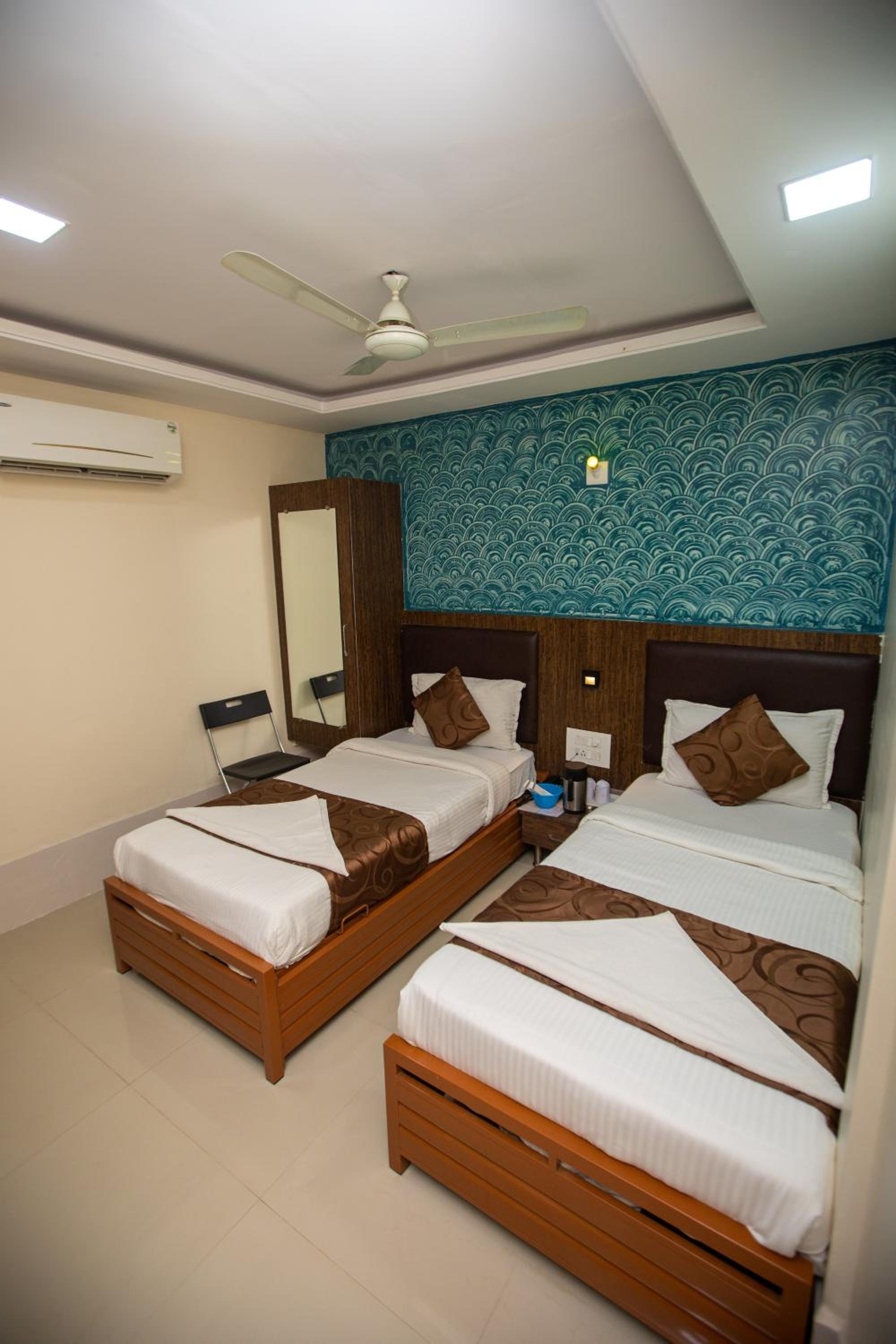 Deluxe Room - Photo 19
