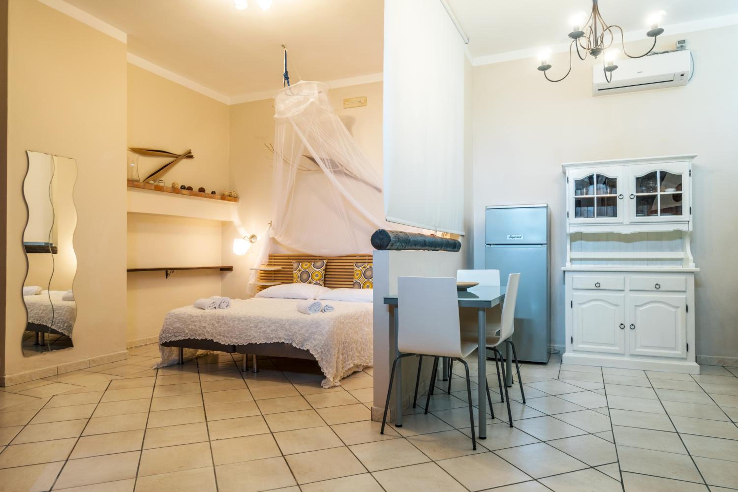 Studio Apartment Tavern Style