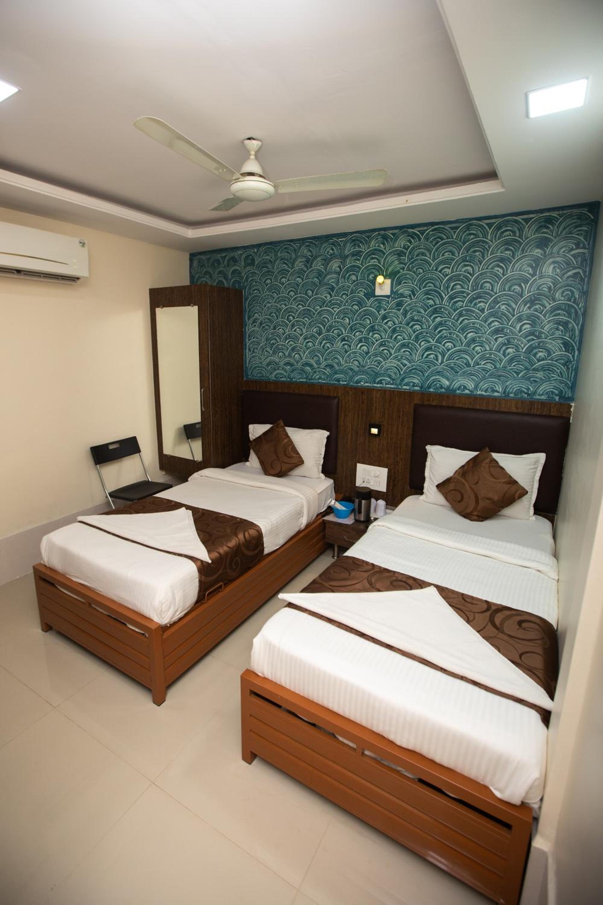 Deluxe Room - Photo 12