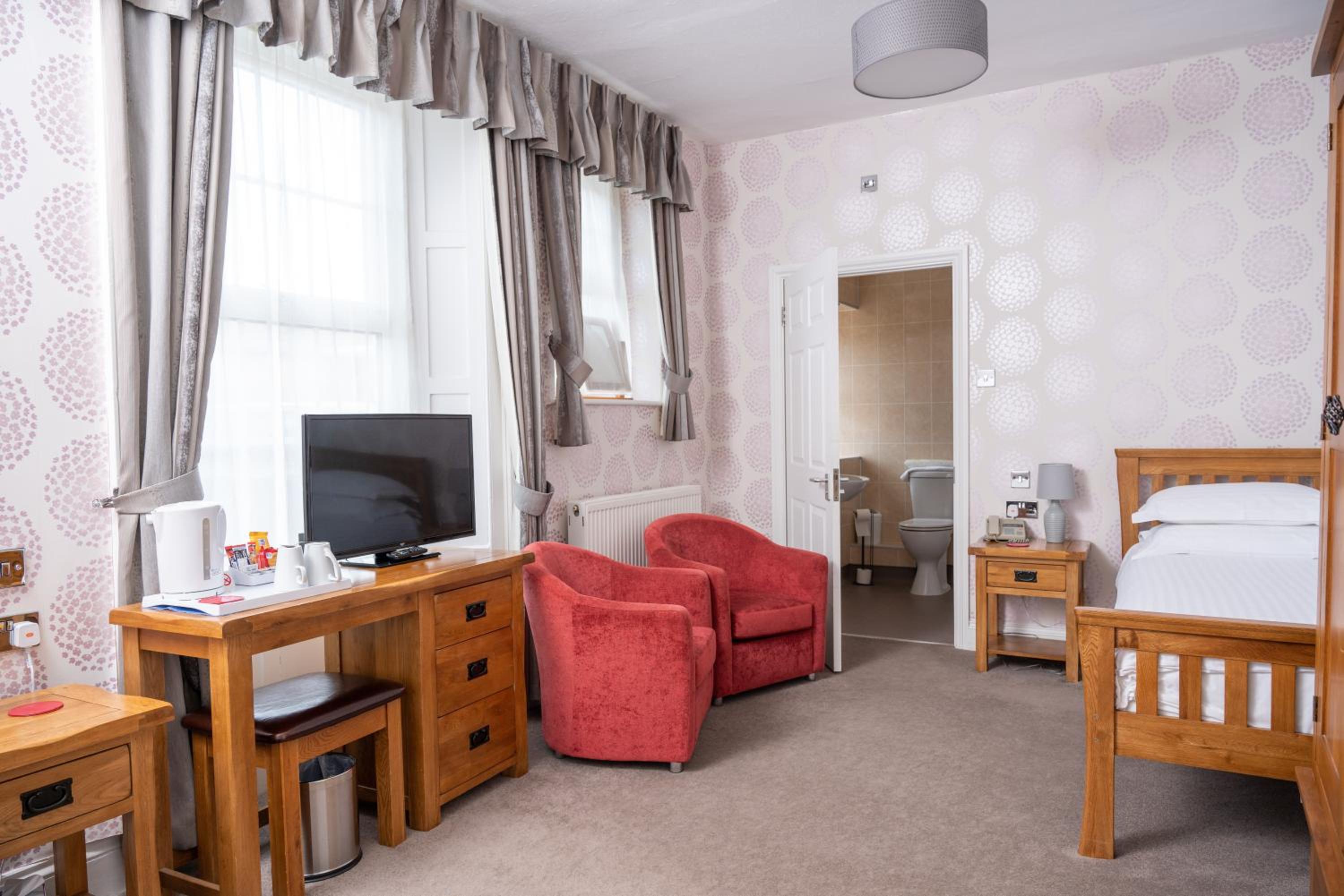Twin Room - Disability Access - Photo 5