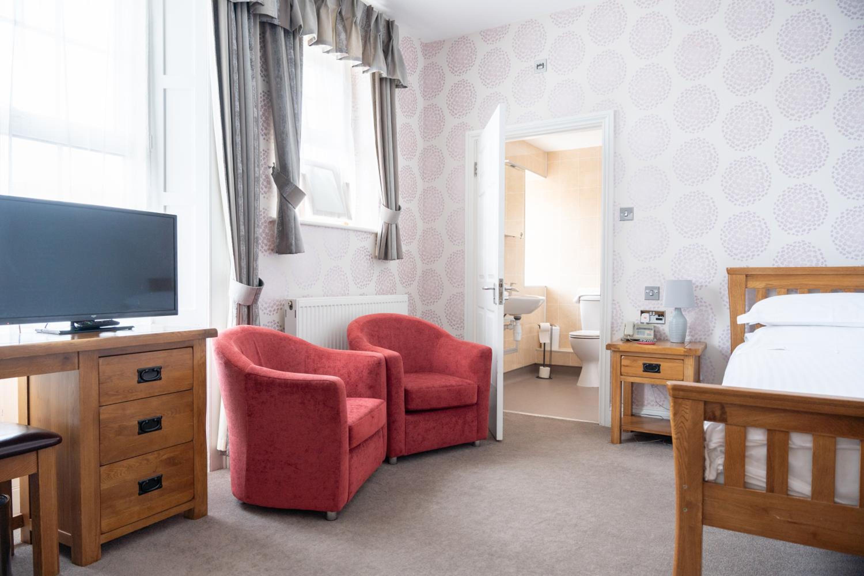 Twin Room - Disability Access - Photo 6