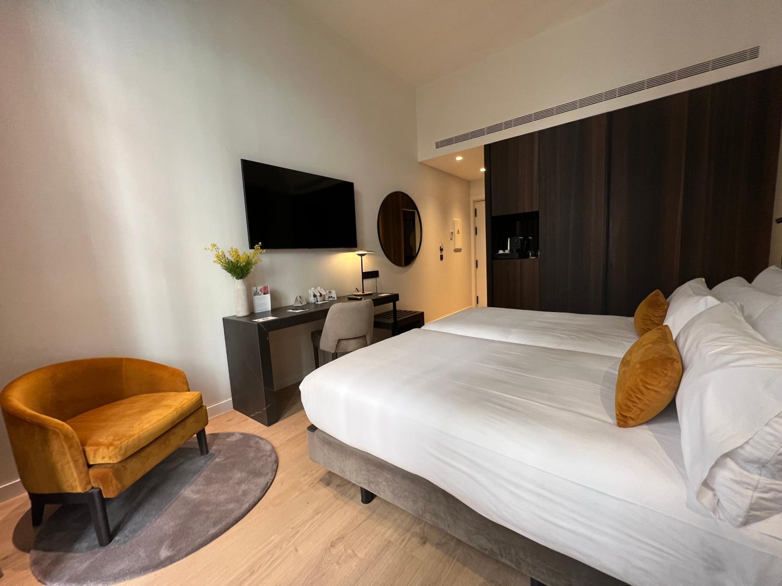 Double or Twin Room - Photo 13