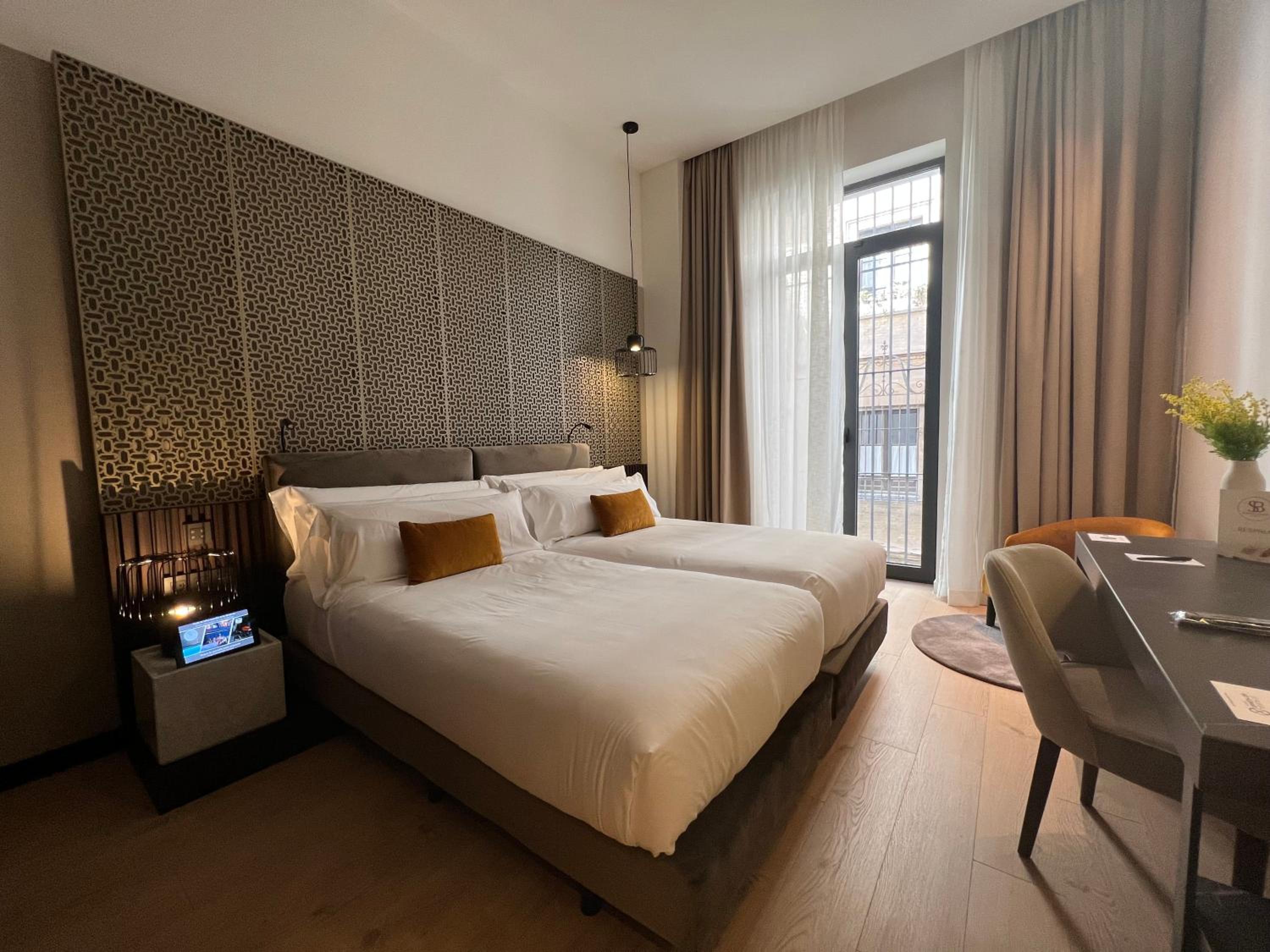 Double or Twin Room - Photo 11