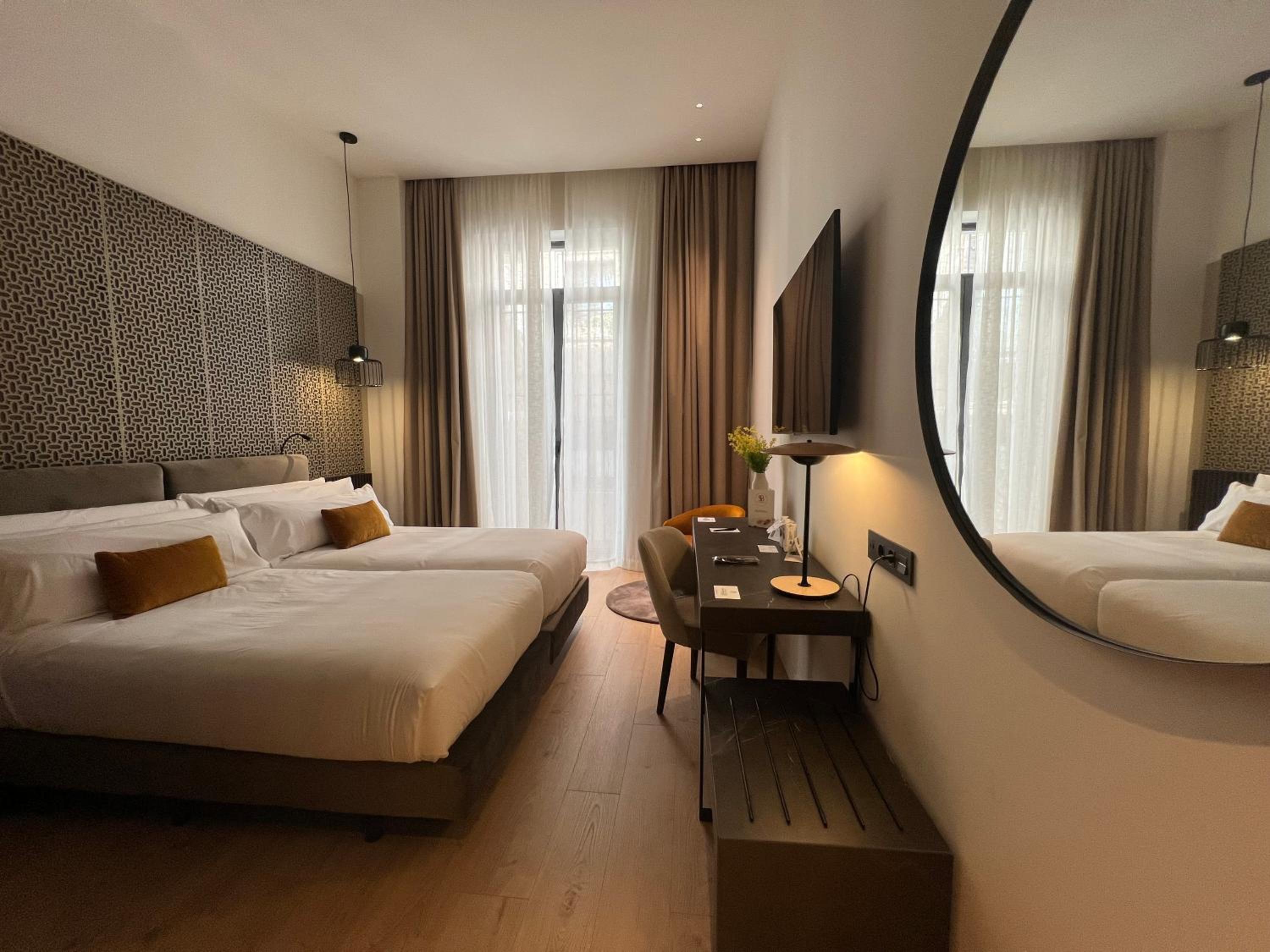 Double or Twin Room thumbnail 6