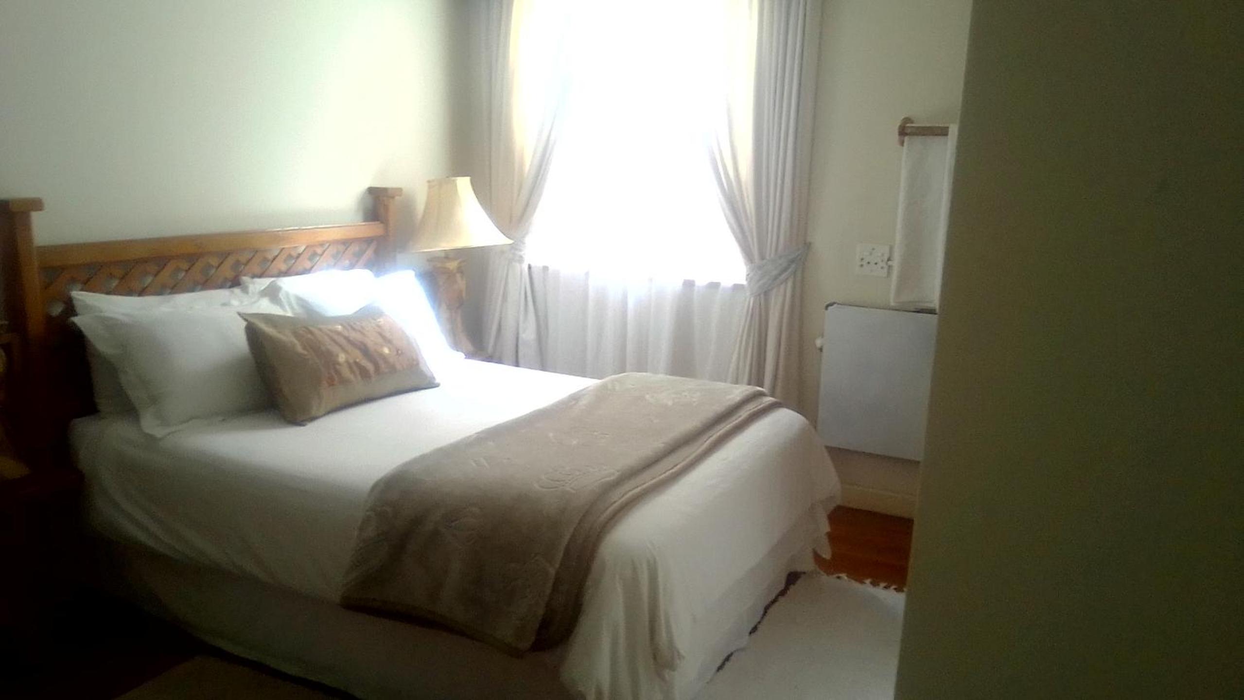 Budget Double Room - Photo 3