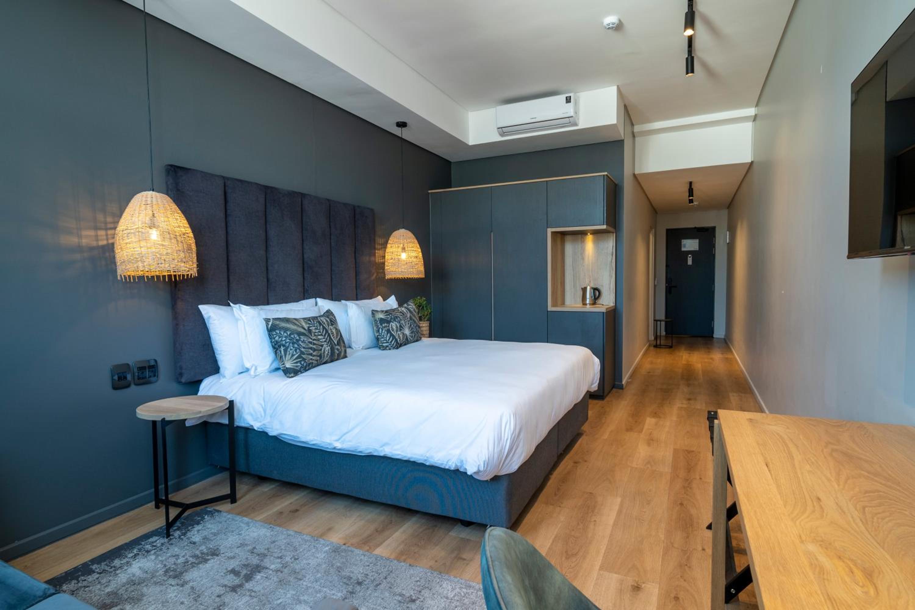 Luxury Suite with City View - Photo 7