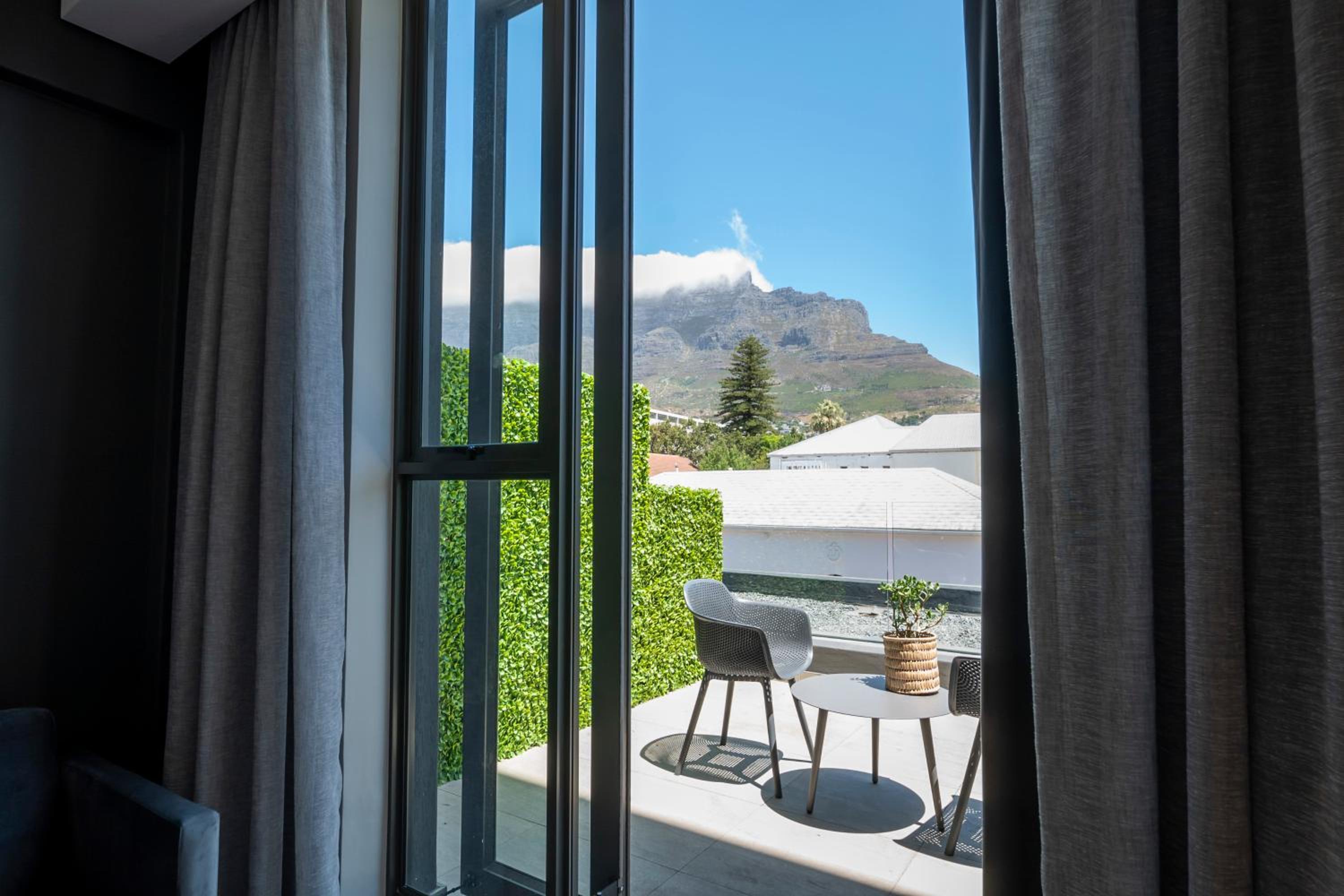 Luxury Suite with Mountain View and Terrace - Photo 20
