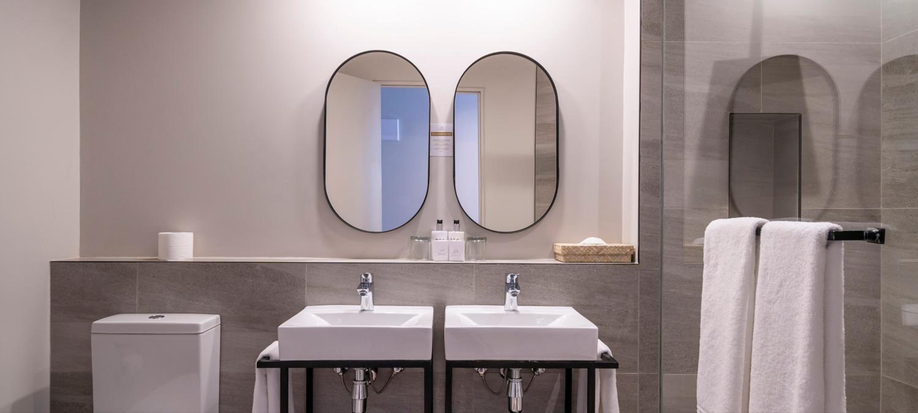 Luxury Suite with Mountain View - Photo 4