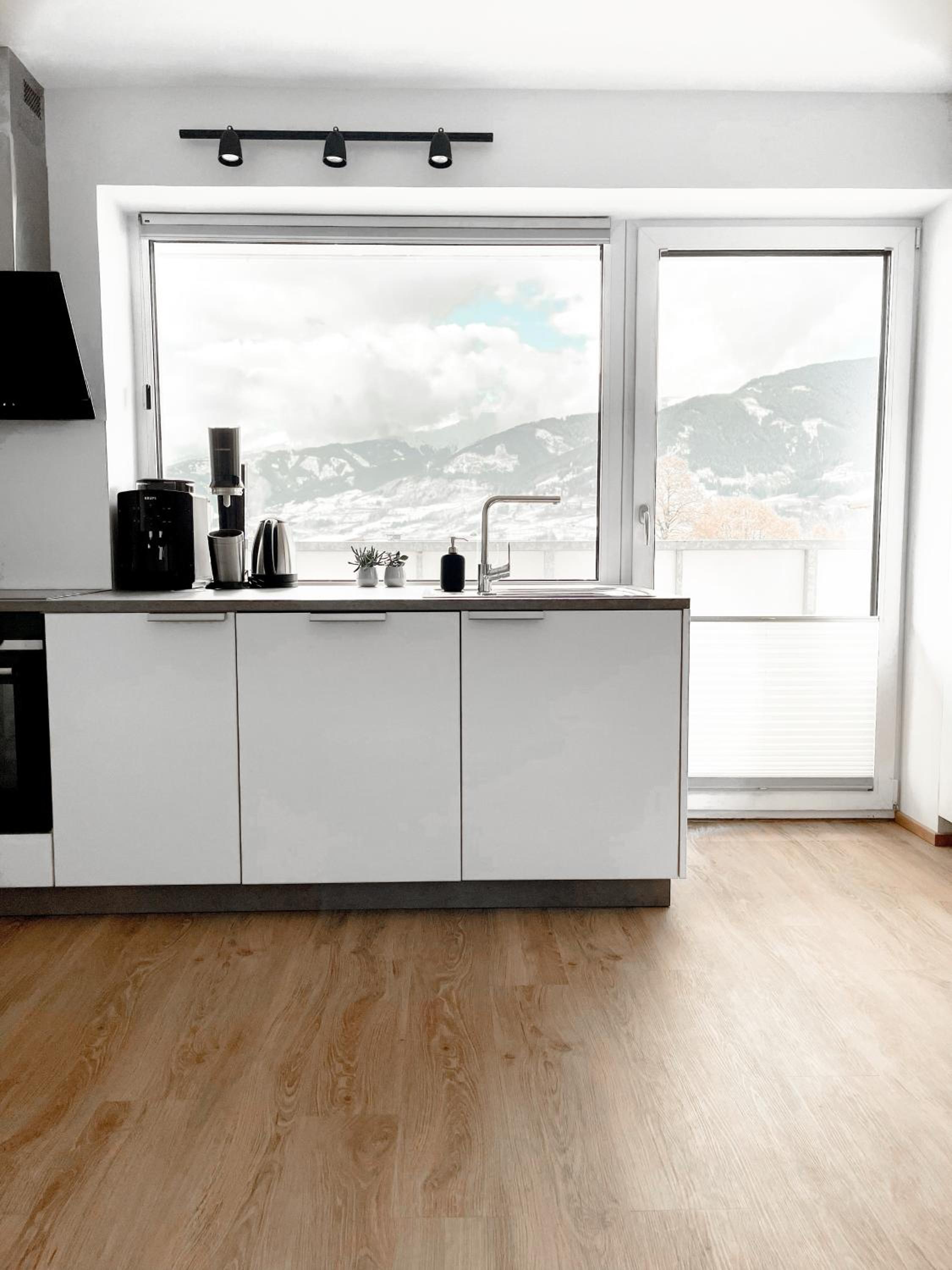 Apartment with Mountain View photo 2