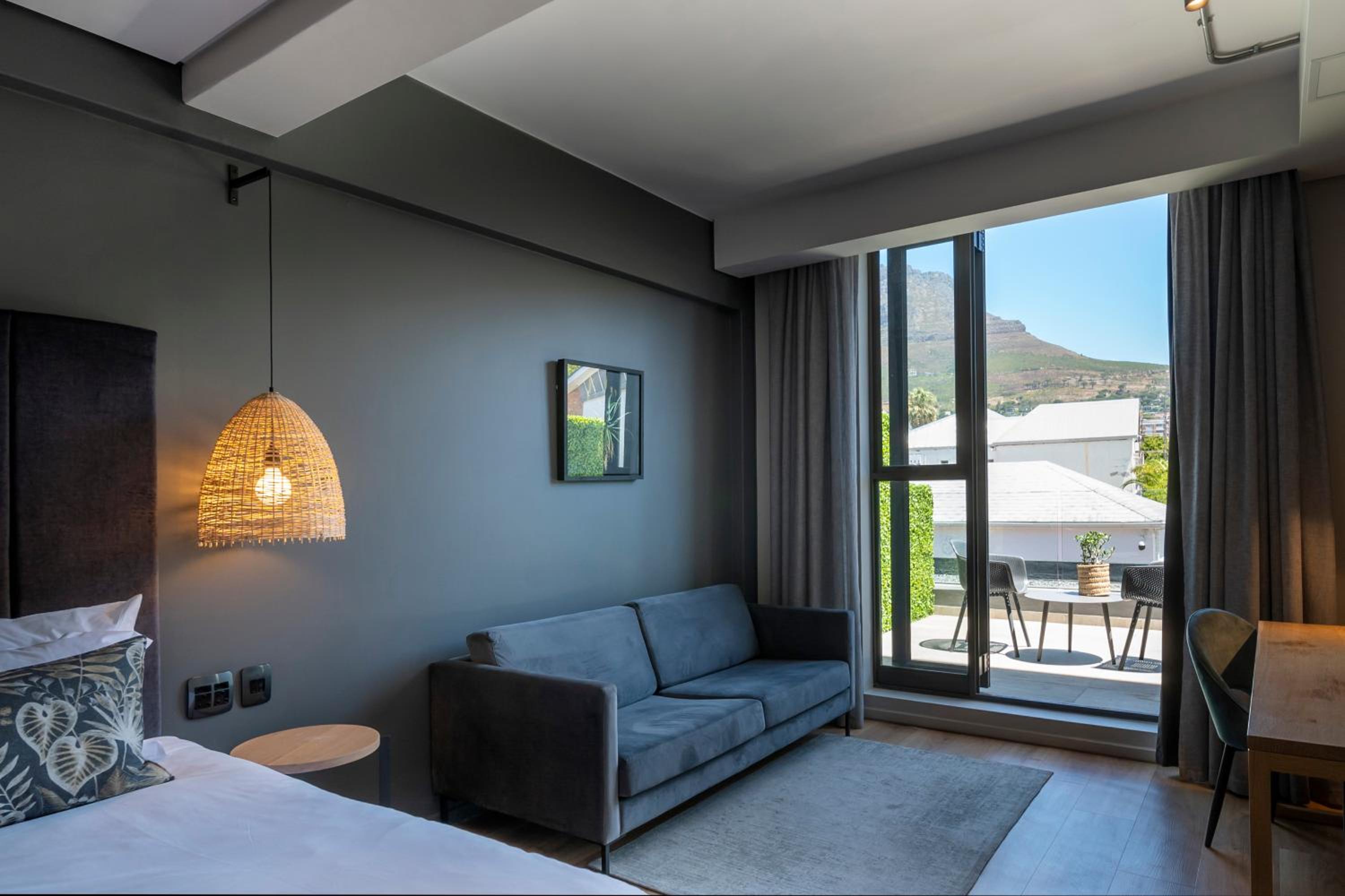 Luxury Suite with Mountain View and Terrace - Photo 16