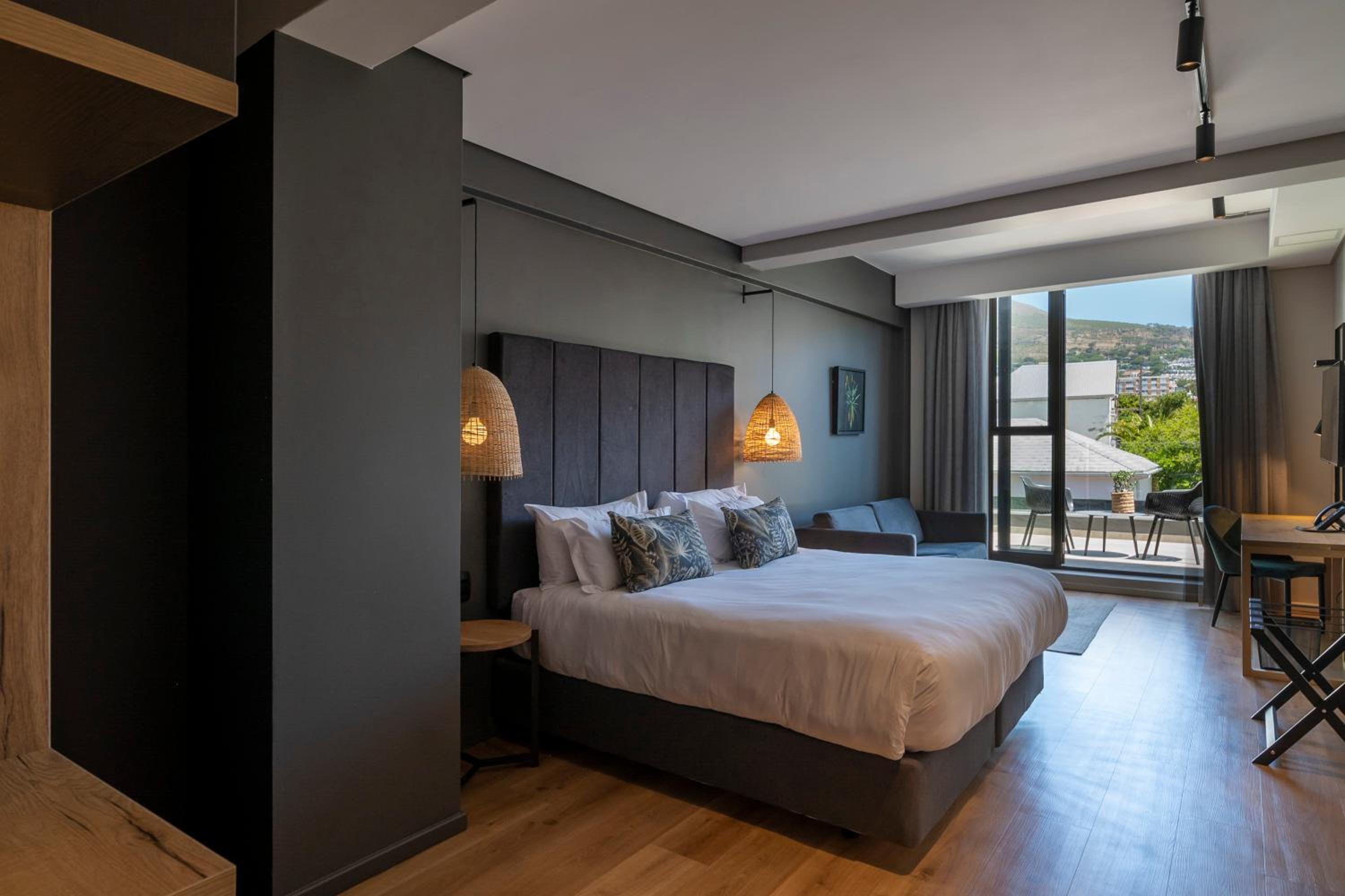 Luxury Suite with Mountain View and Terrace - Photo 18