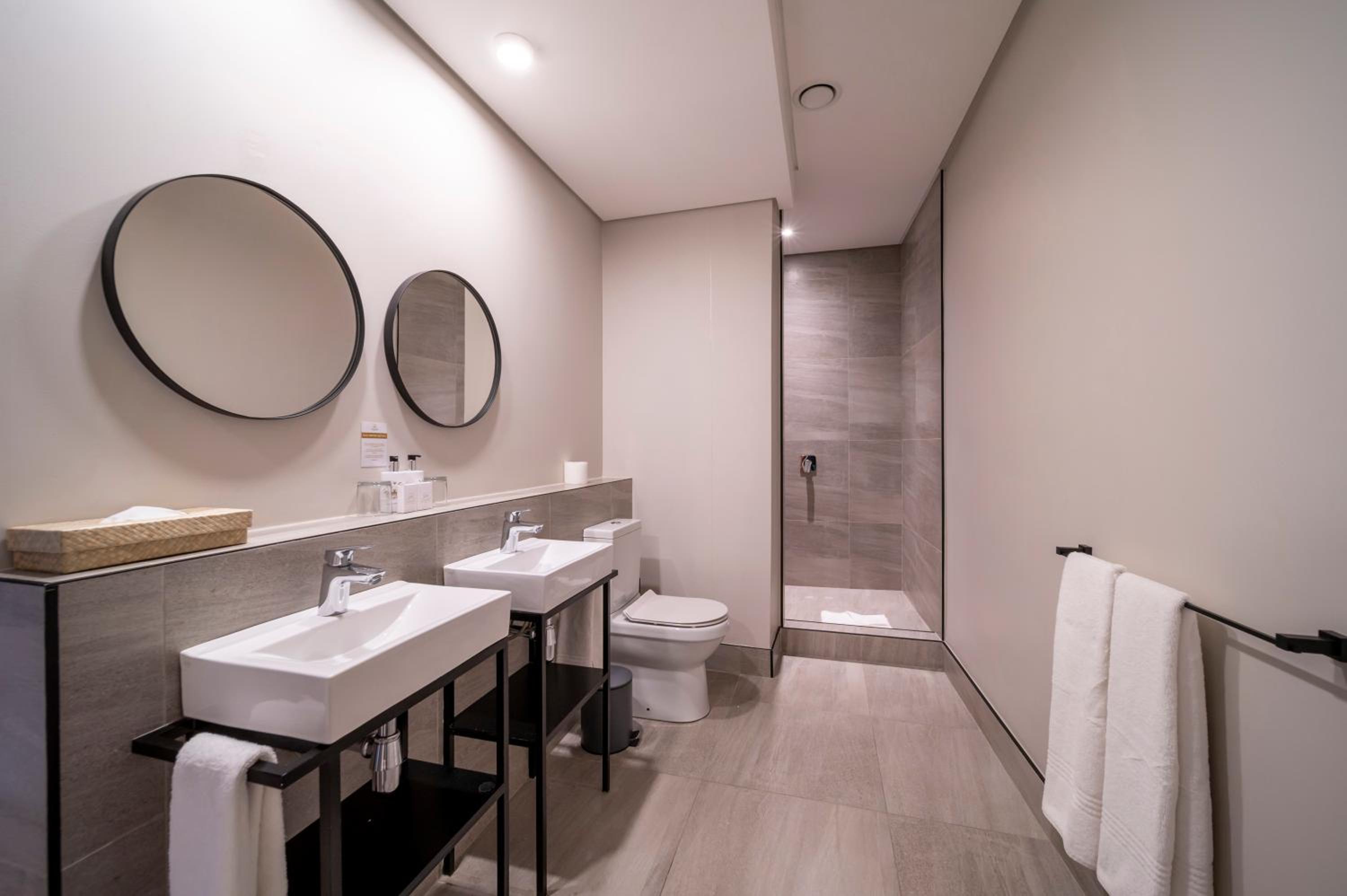 Luxury Suite with Mountain View - Photo 7
