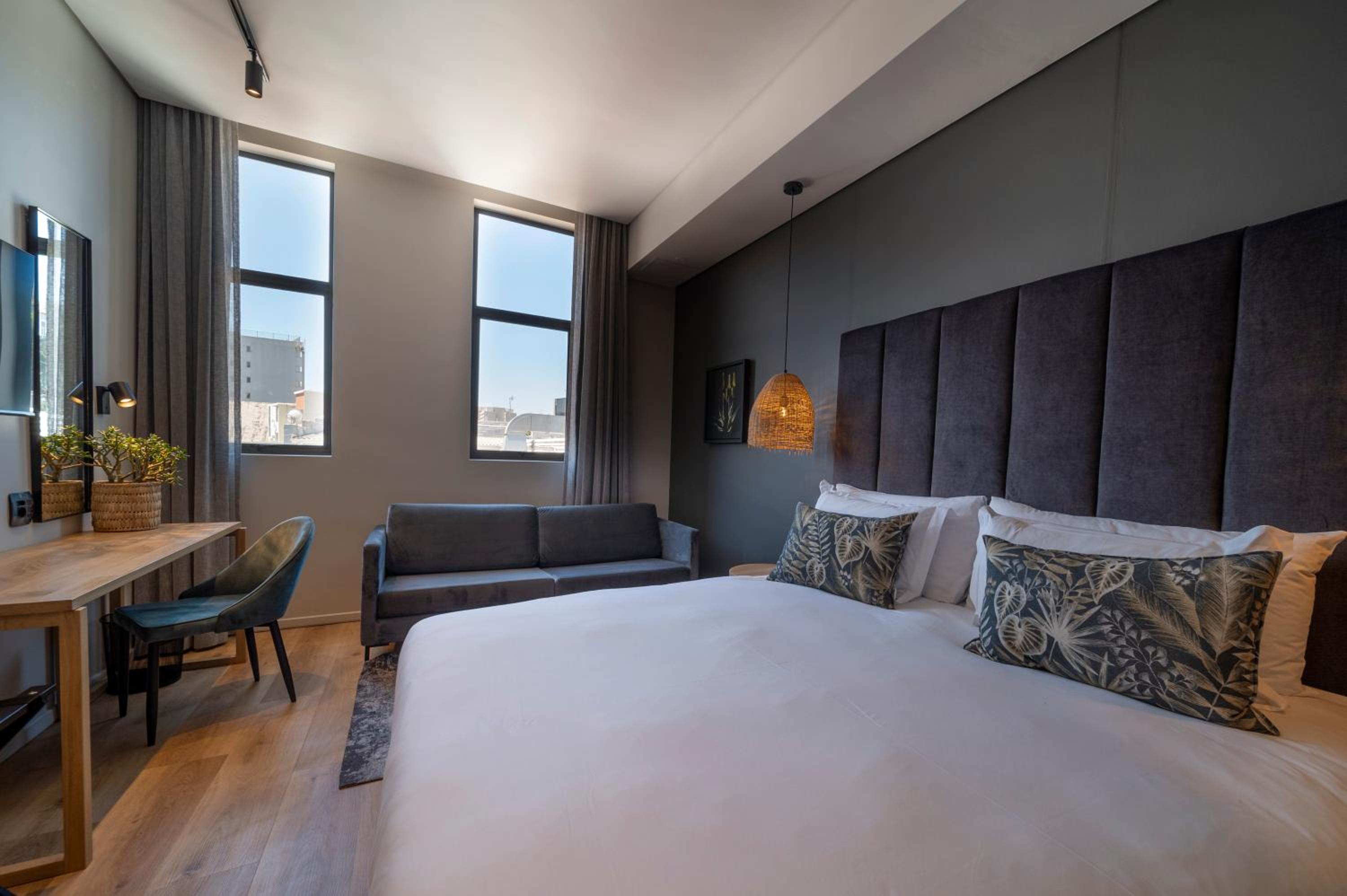Luxury Suite with City View - Photo 13
